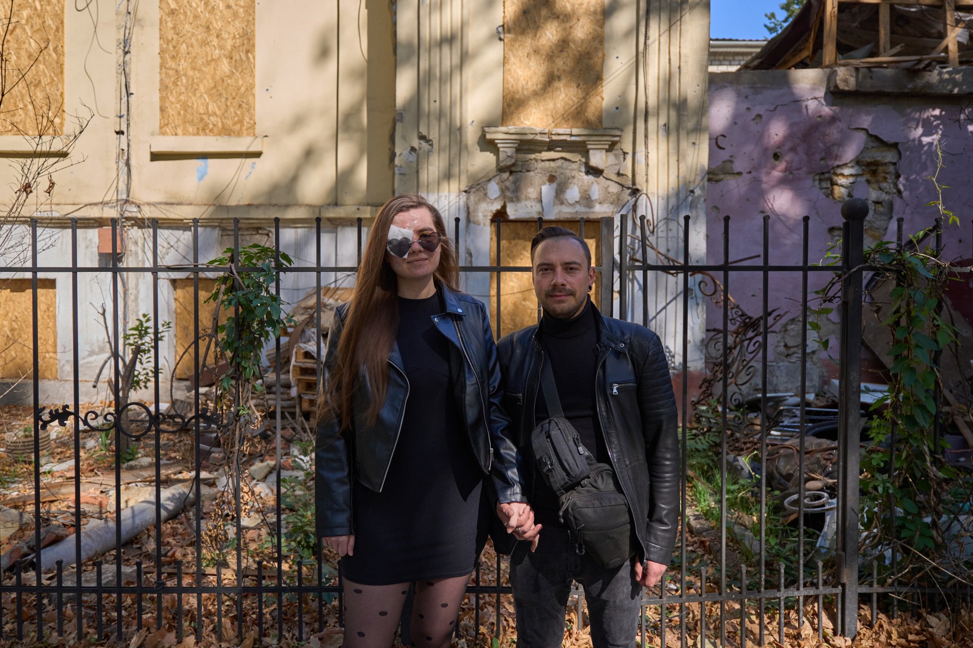 Yuliia and Valerii stand together in front of the residential building where they lived before Russia’s Shahed drone attack on Mykolaiv, Ukraine, on July 6, 2025. Photo by Mykyta Shandyba / UNITED24 Media.