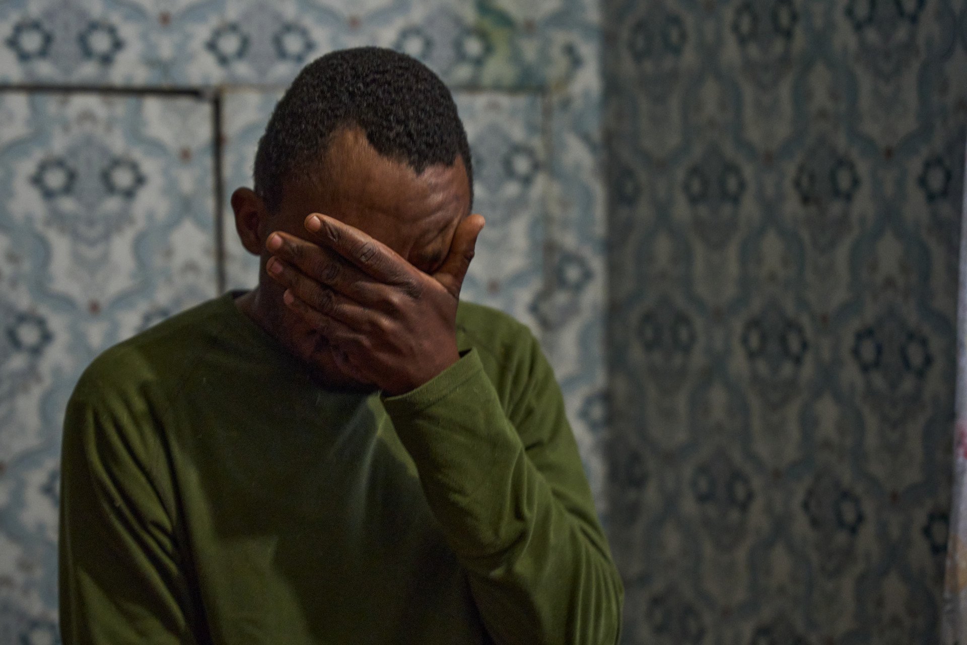 Tricked Into Russia's War: The Foreign POWs Lured to the Frontlines A captured prisoner of war (POW) from Zimbabwe covers his face in deep regret during an interview detailing how he was deceived into joining the Russian military.