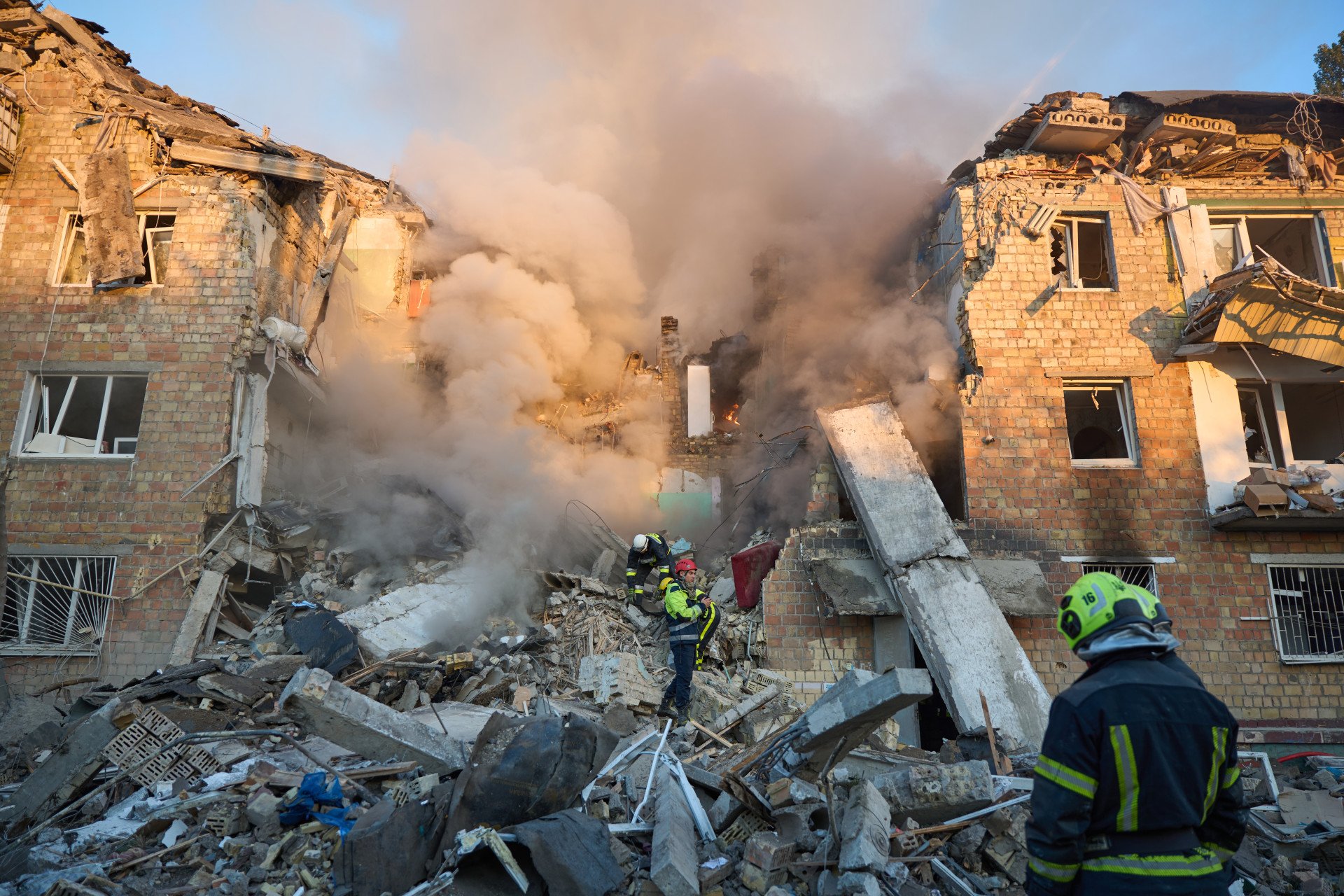 Kyiv Apartment Block Collapses After Overnight Missile Barrage; 18 Killed, Dozens Injured Kyiv Apartment Block Collapses After Overnight Missile Barrage; 18 Killed, Dozens Injured