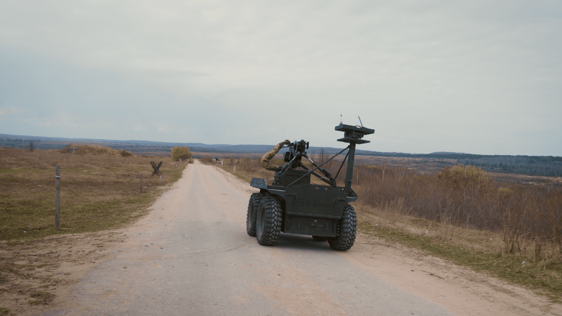 Ukrainian ground robots ZMIY DROID 12.7 UGV is equipped with a Browning machine gun