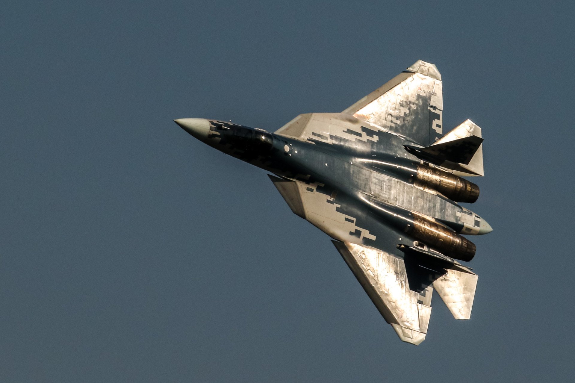 How Russia Undermines Su-57’s Key Advantage by Relying on Outdated Missiles