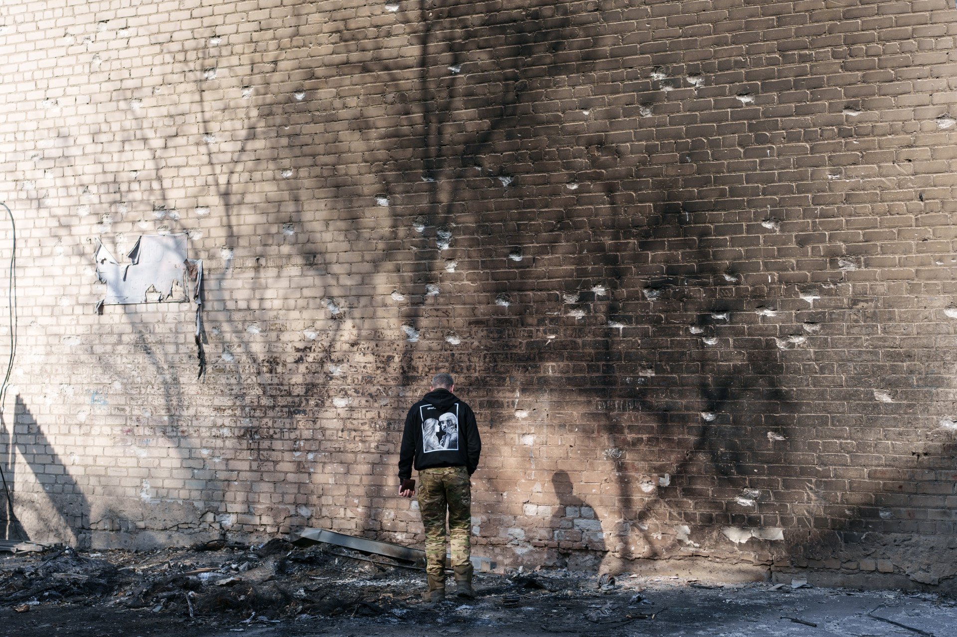 MAR 15 — Ukraine holds the line. Heavy fighting continues on the eastern front. Ukrainian forces stop Russian advances in Pokrovsk, Toretsk, and Kupyansk — pushing back with successful counterattacks. But Russia keeps killing — in Donetsk and across the country — every single day. (Photo by Serhii Korovayny @serhiikorovayny)