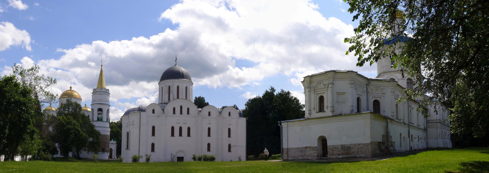 From left to right: Transfiguration Cathedral, Boris and Gleb Cathedral, Chernihiv Collegium. (Source: Wikimedia)