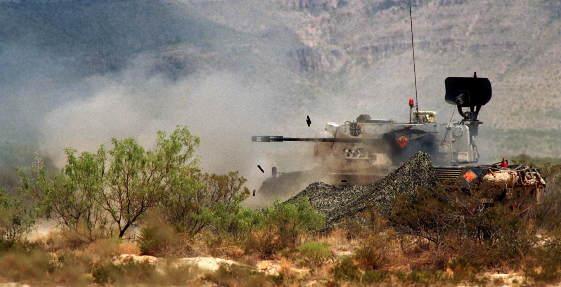 Tactical firing of 2nd German mixed Army Air Defense Regiment with Gepard air defense system firing its two 35mm cannons at a drone target on the McGregor range, El Paso, Texas, June 28, 1999. (Source: Getty Images)