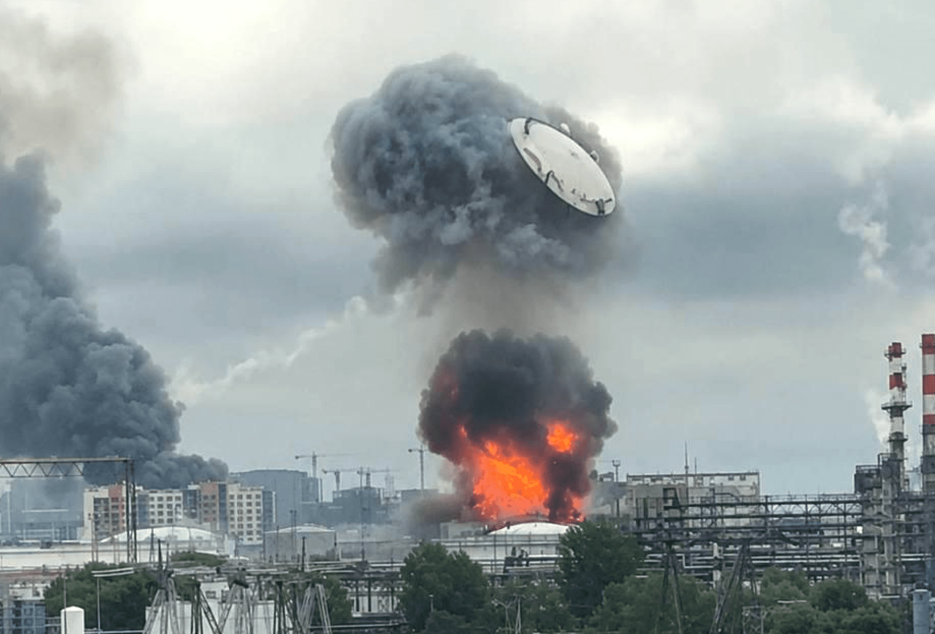 Moscow Running Low on Fuel: Ukraine Launches One of the Largest Drone Attacks on the Russian Capital Moscow Running Low on Fuel: Ukraine Launches One of the Largest Drone Attacks on the Russian Capital