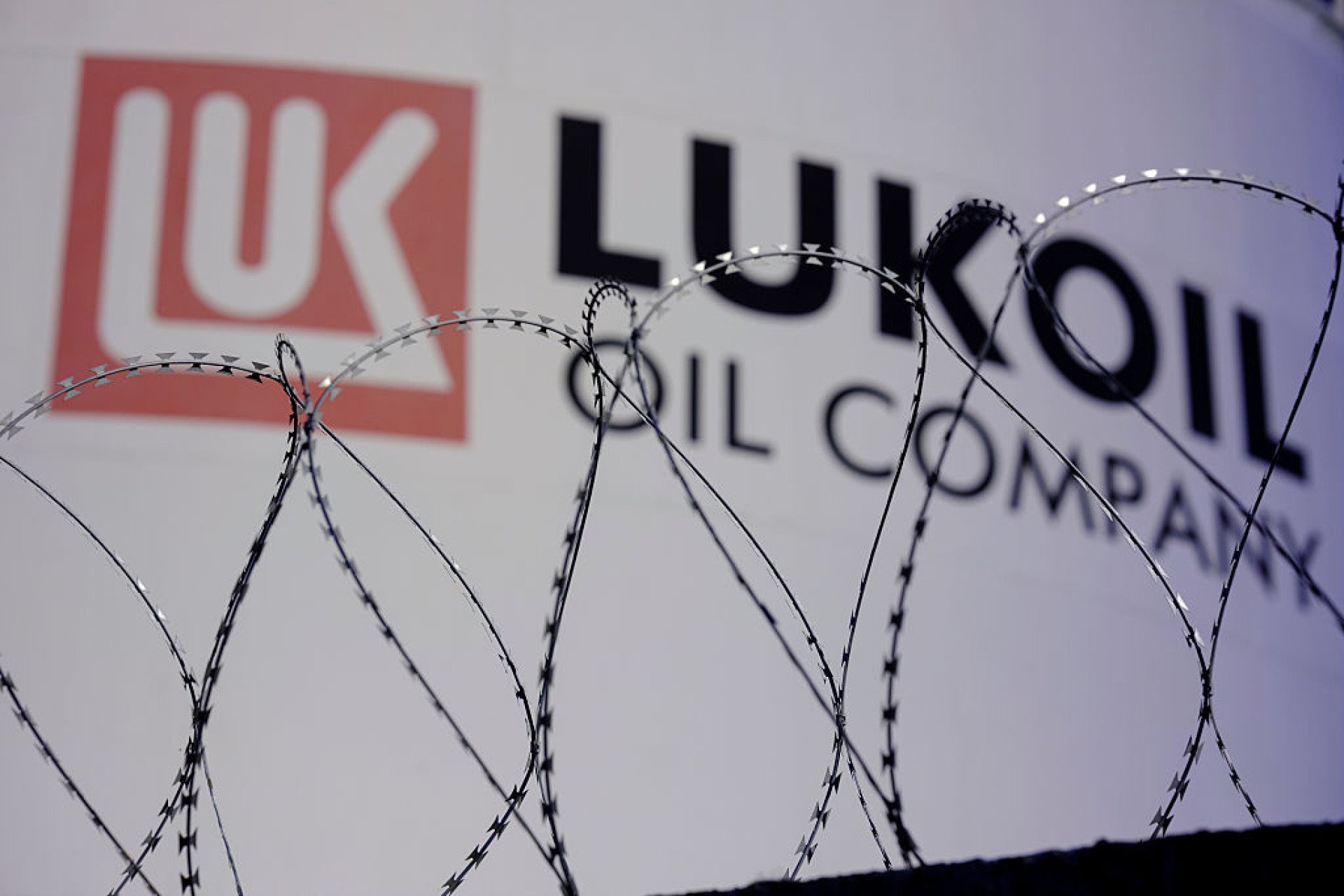 Trump Sanctions Target Over 50% of Russia’s Oil Exports, a Direct Blow to the Kremlin’s War Chest