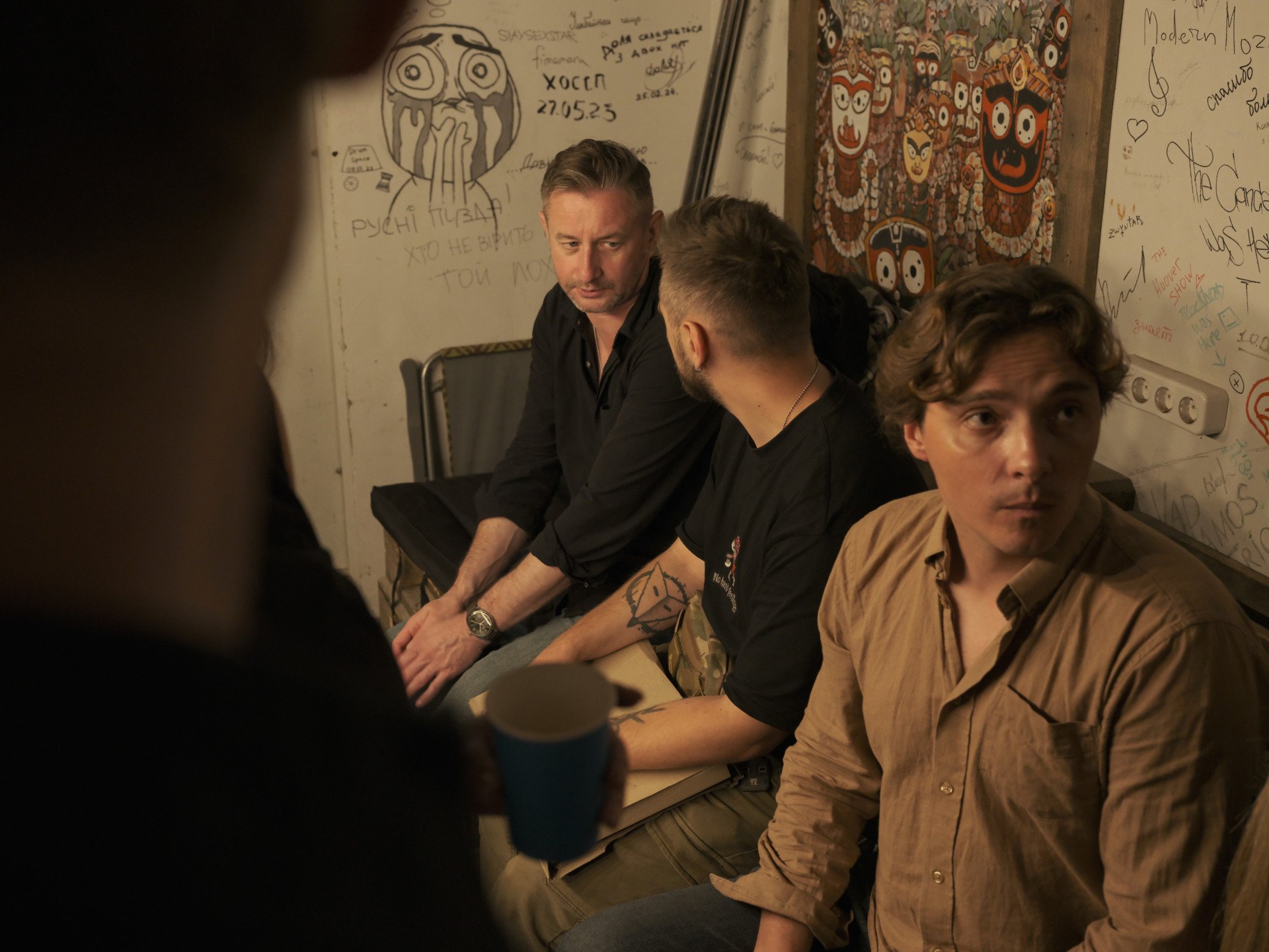Actor Dmytro Tretiak talks backstage with Kharkiv’s poet Serhiy Zhadan who enlisted in the 13th National Guard Brigade “Khartiia” back in 2024 (on the left) and Uzhhorod’s writer and volunteer Andriy Lyubka (on the right), in Kharkiv, Ukraine, on June 28, 2025. (Photo by George Ivanchenko/UNITED24 Media) Actor Dmytro Tretiak talks backstage with Kharkiv’s poet Serhiy Zhadan who enlisted in the 13th National Guard Brigade “Khartiia” back in 2024 (on the left) and Uzhhorod’s writer and volunteer Andriy Lyubka (on the right), in Kharkiv, Ukraine, on June 28, 2025. (Photo by George Ivanchenko/UNITED24 Media)