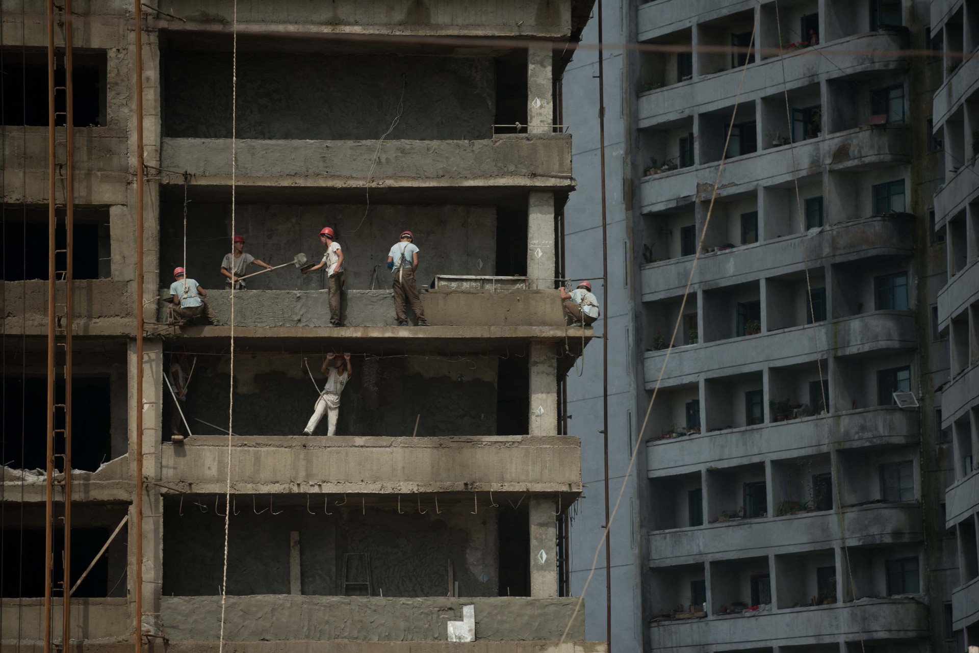 El plan ruso de mano de obra esclava podría llevar hasta 50.000 trabajadores norcoreanos a la Ucrania ocupada. He aquí cómo