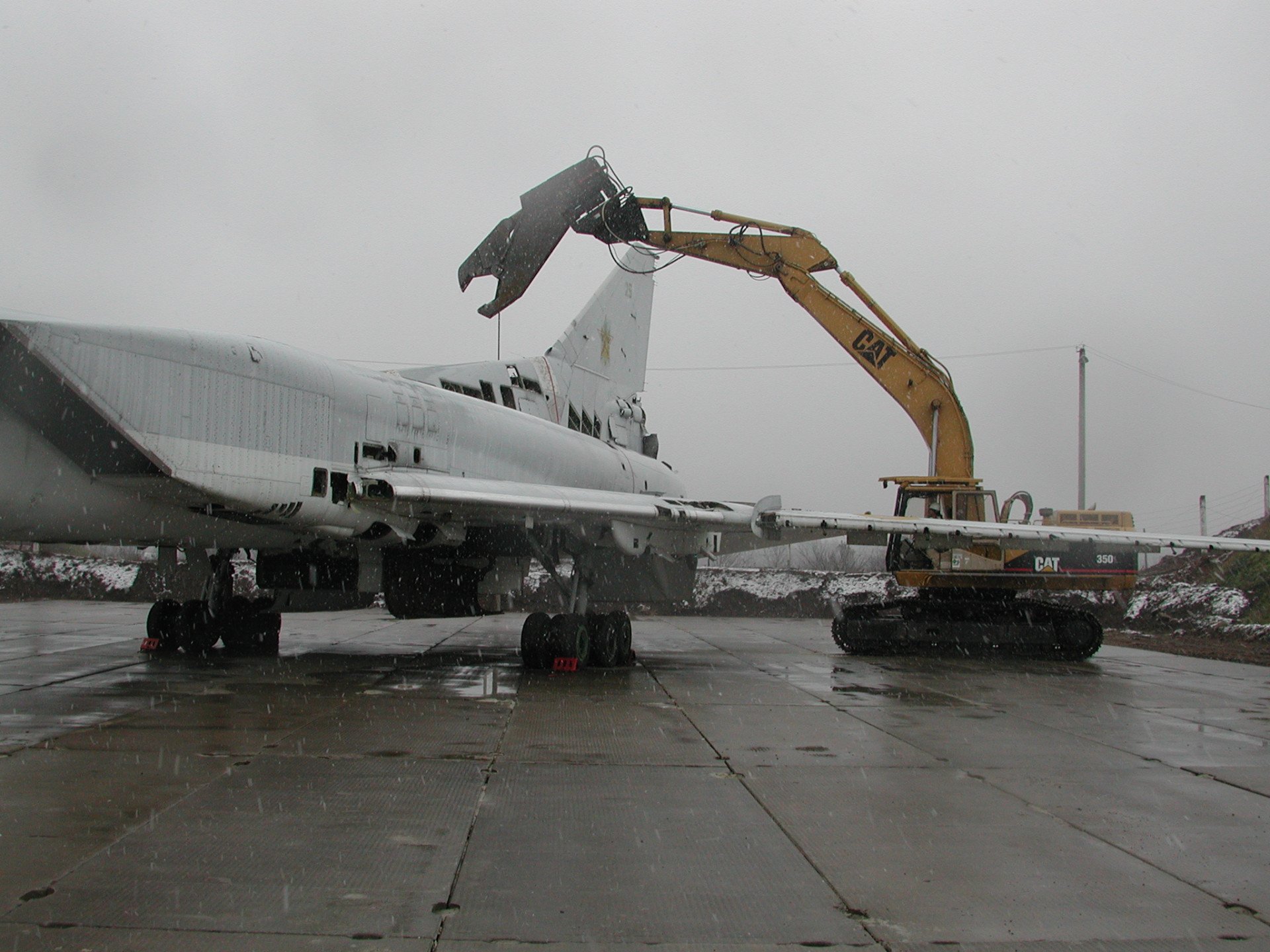 A Lookback at Ukraine’s Last Tu-22M3 Bomber, Dismantled 19 Years Ago