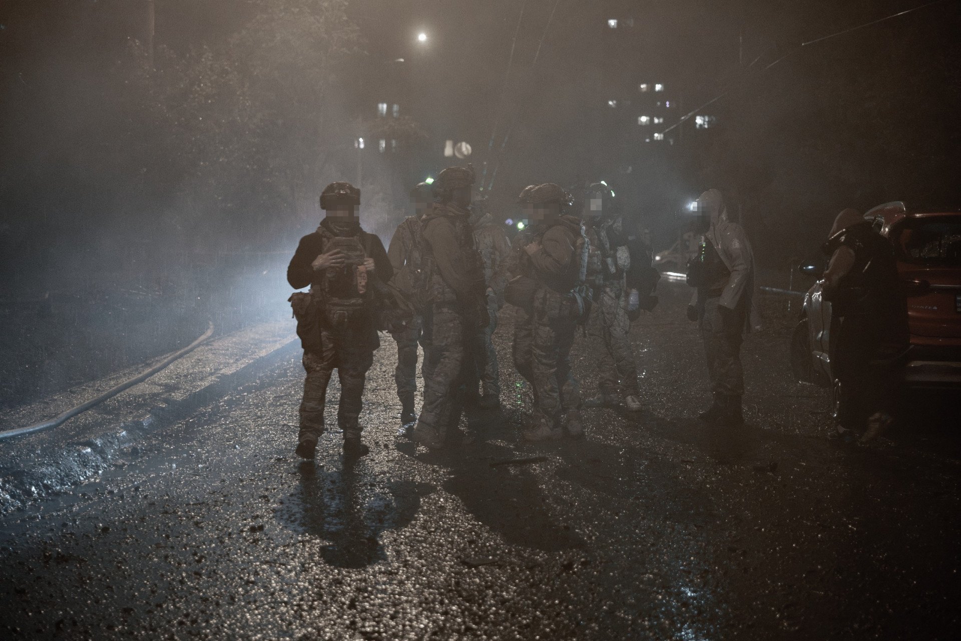 Upon arriving at a missile strike site in Kyiv, Medical Crew 13’s volunteer paramedics coordinate with municipal emergency services to assess damage and establish a rescue plan. These rapid response teams face constant danger from secondary double-tap attacks while treating civilian casualties on the scene. (Photo: Nikita Lisovyi / UNITED24 Media) Volunteer paramedics from Kyiv’s Medical Crew 13 conferring with emergency first responders at a blast site to coordinate civilian rescue efforts.