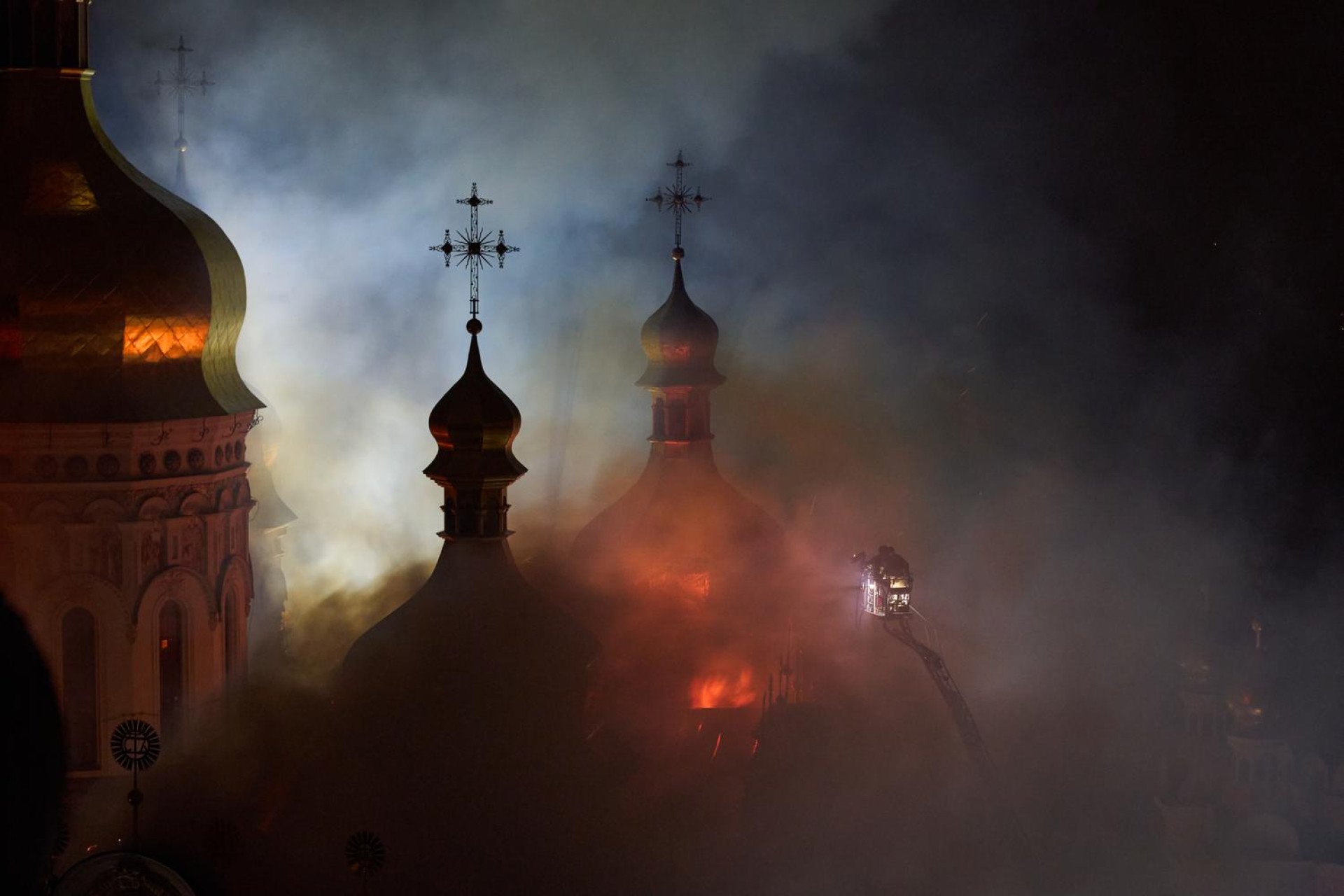 La Kyiv-Pechersk Lavra arde tras el ataque ruso contra Kyiv Incendio en el recinto de la Kyiv-Pechersk Lavra tras un ataque ruso contra Kyiv el 15 de junio de 2026.