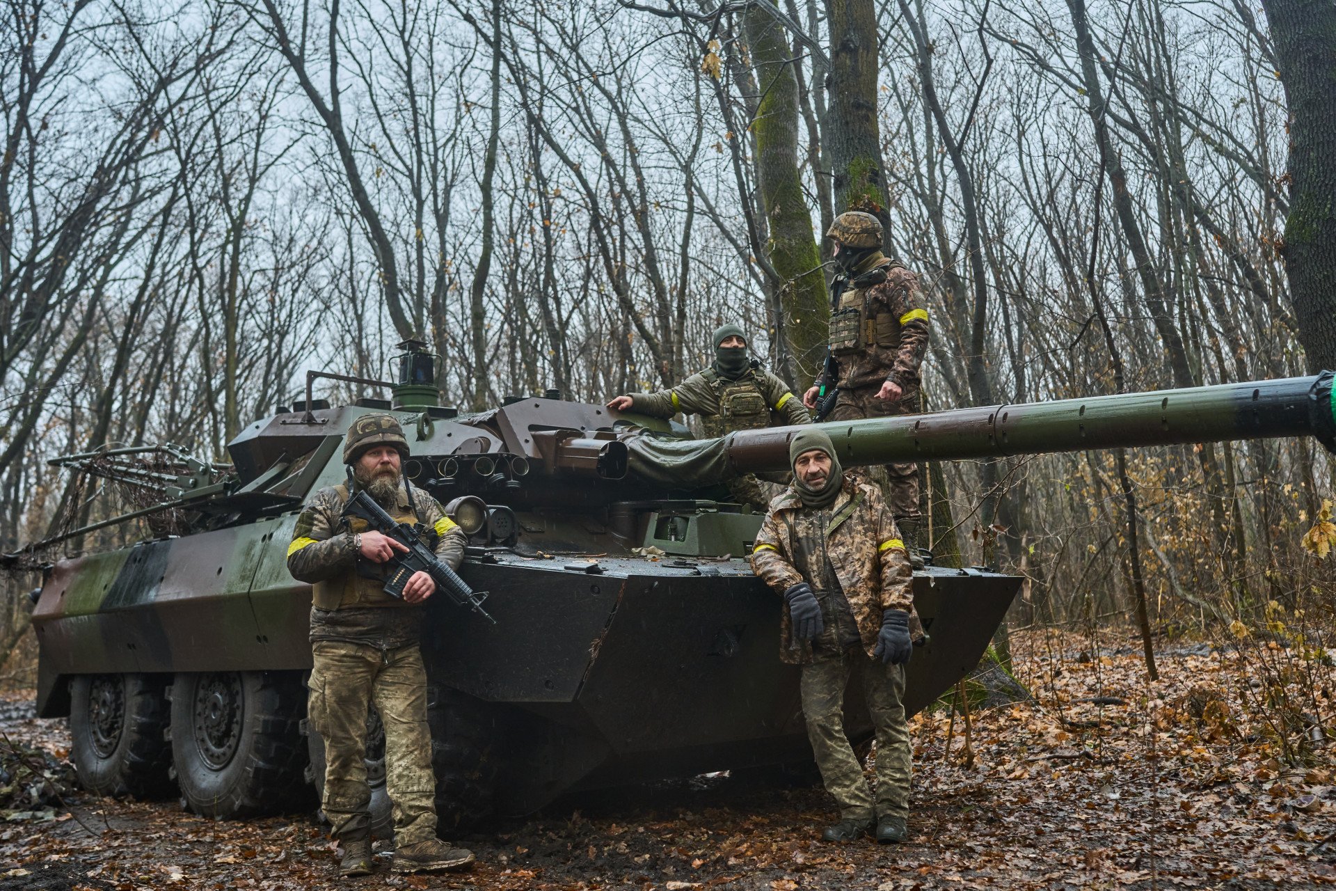 A crew from the 505th Marine Battalion’s poses in front of a French AMX-10. (Photo by Mykyta Shandyba/ United24) A crew from the 505th Marine Battalion’s poses in front of a French AMX-10. (Photo by Mykyta Shandyba/ United24)
