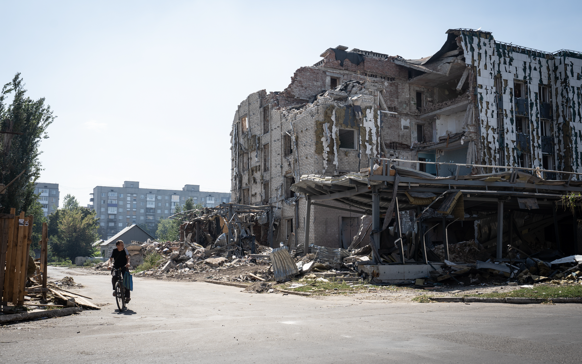 Pokrovsk Residents Flee as Russian Assault Looms Over the City