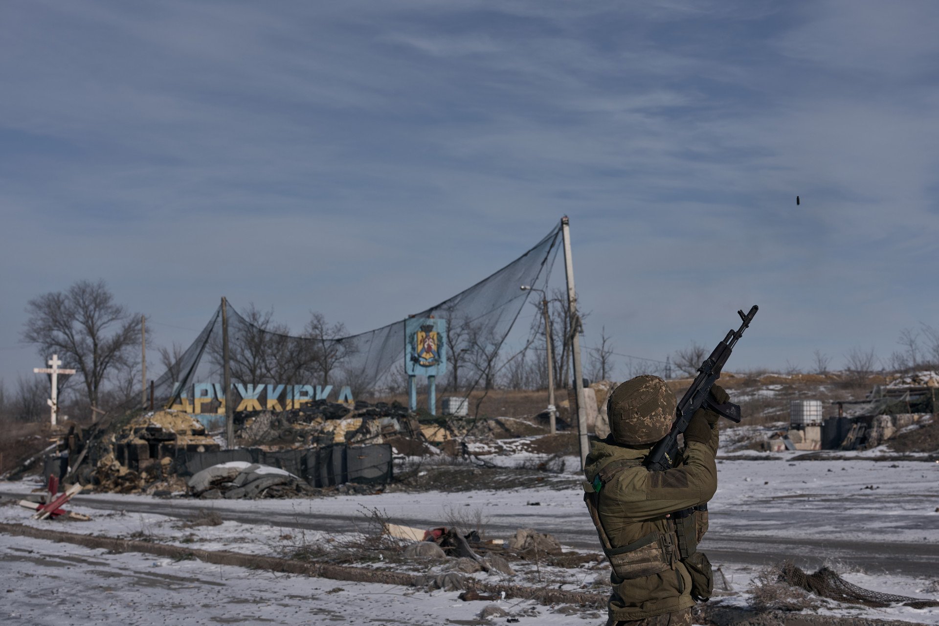 A Ukrainian serviceman from a mobile fire group opens fire at a suspected Russian FPV attack drone near the “Druzhkivka” entrance stele on the road between Druzhkivka and Kostiantynivka. Anti-drone measures are being enforced along the frontline supply route amid ongoing hostilities in the Donetsk region on February 11, 2026. (Photo: Kostiantyn Liberov/Libkos/Getty Images) Kill FPV