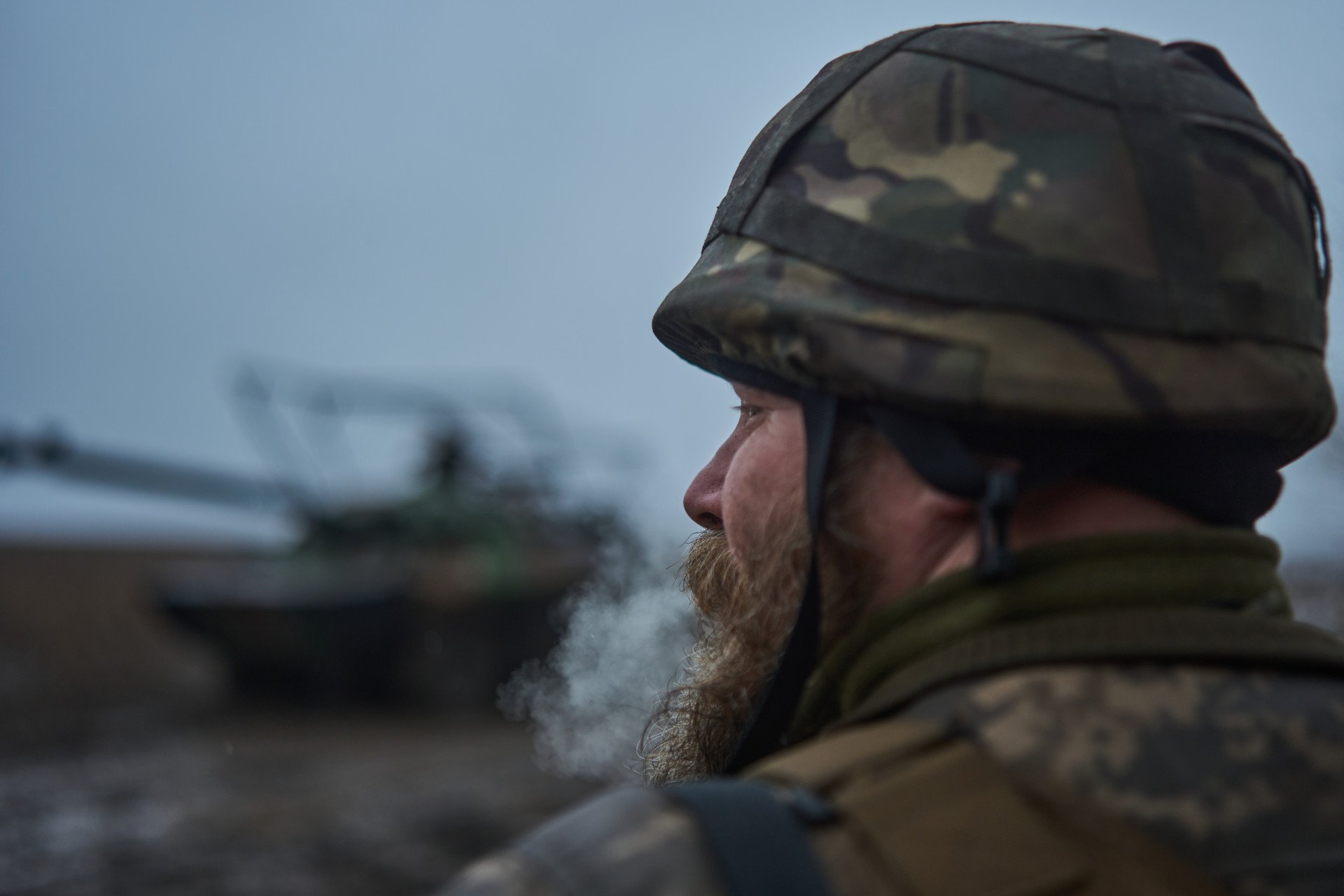 A Ukrainian Marine from the 37th Brigade looks at an AMX-10 (Photo by Mykyta Shandyba/ United24)