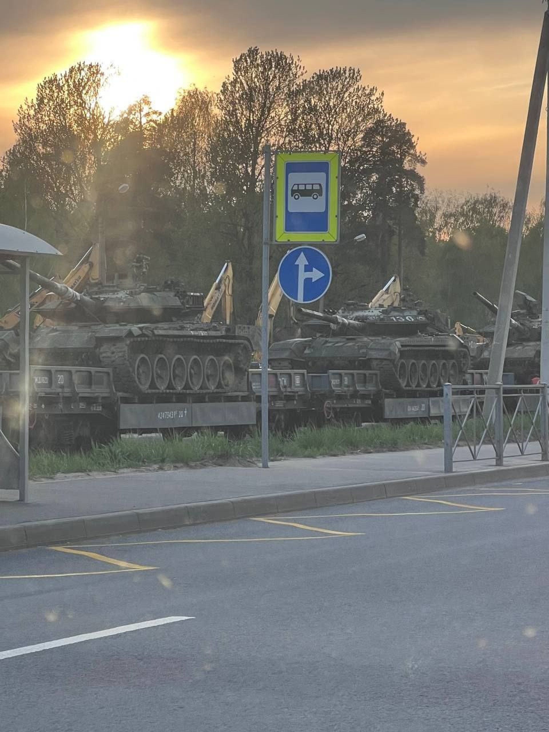 Damaged Russian T-90M tanks on the way to Uralvagonzavod.