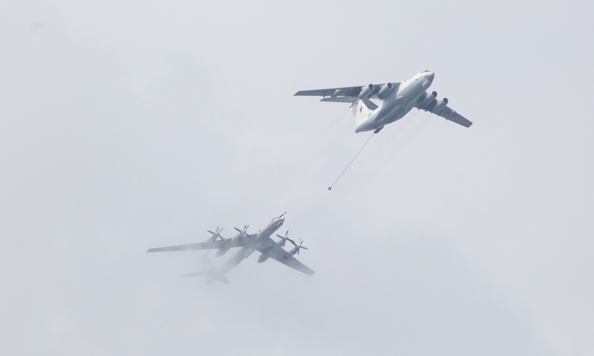A Tupolev Tu-142 warplane (L) and Ilyushin Il-78 aerial refuelling tanker take part in a rehearsal of the upcoming Russian Navy Day military parade in St. Petersburg, Russia, on 30 July 2017. (Source: Getty Images)