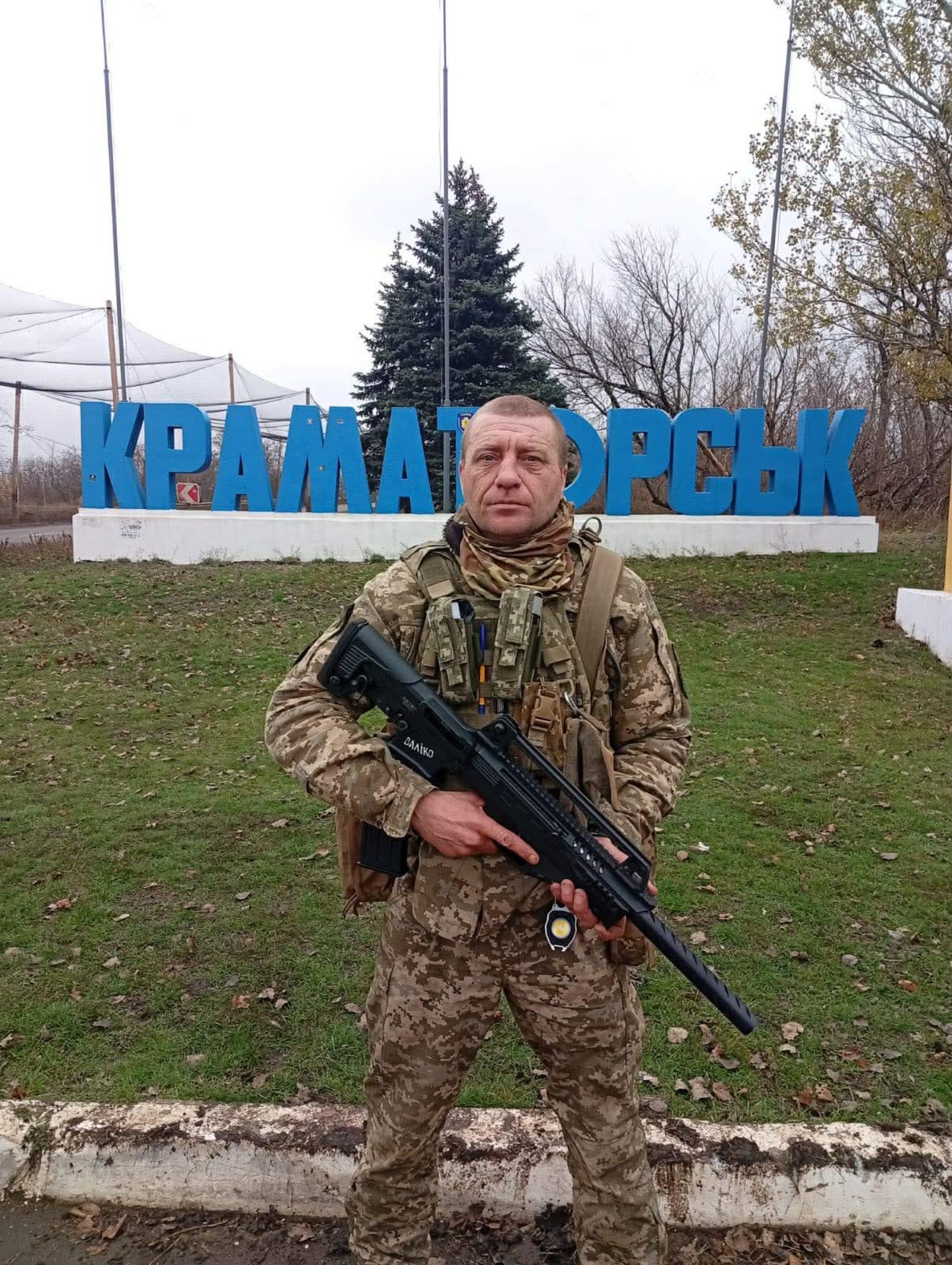 How Russian Soldiers Surrendered to an Unarmed, Wounded Ukrainian Prisoner