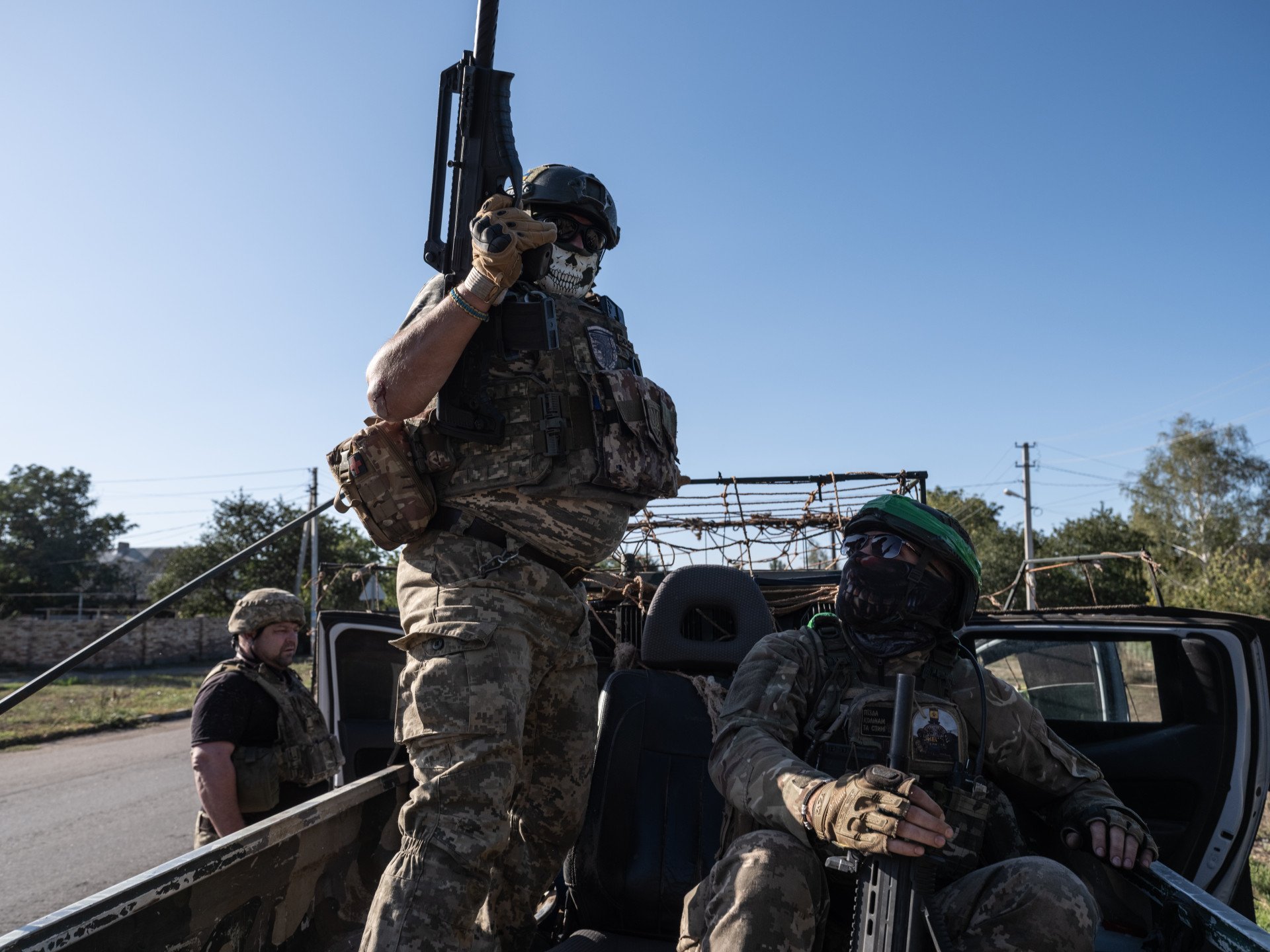 Soldiers carrying FAMAS assault rifles on a pickup truck. Photo provided by the Communications Department of the 93rd Brigade “Kholodnyi Yar.”