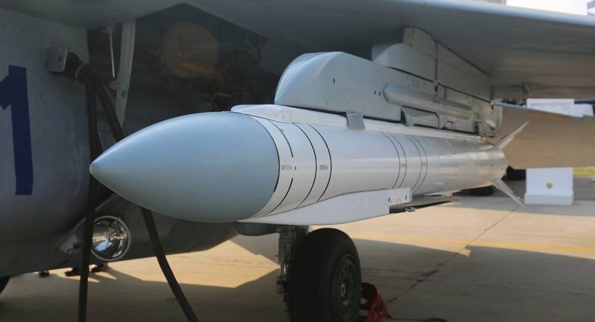 Russia Dropped a Grom-E1 Missile-Bomb on Kharkiv. What Kind of Weapon Is This, and Why Is It Called a Copy of the American JDAM-ER?