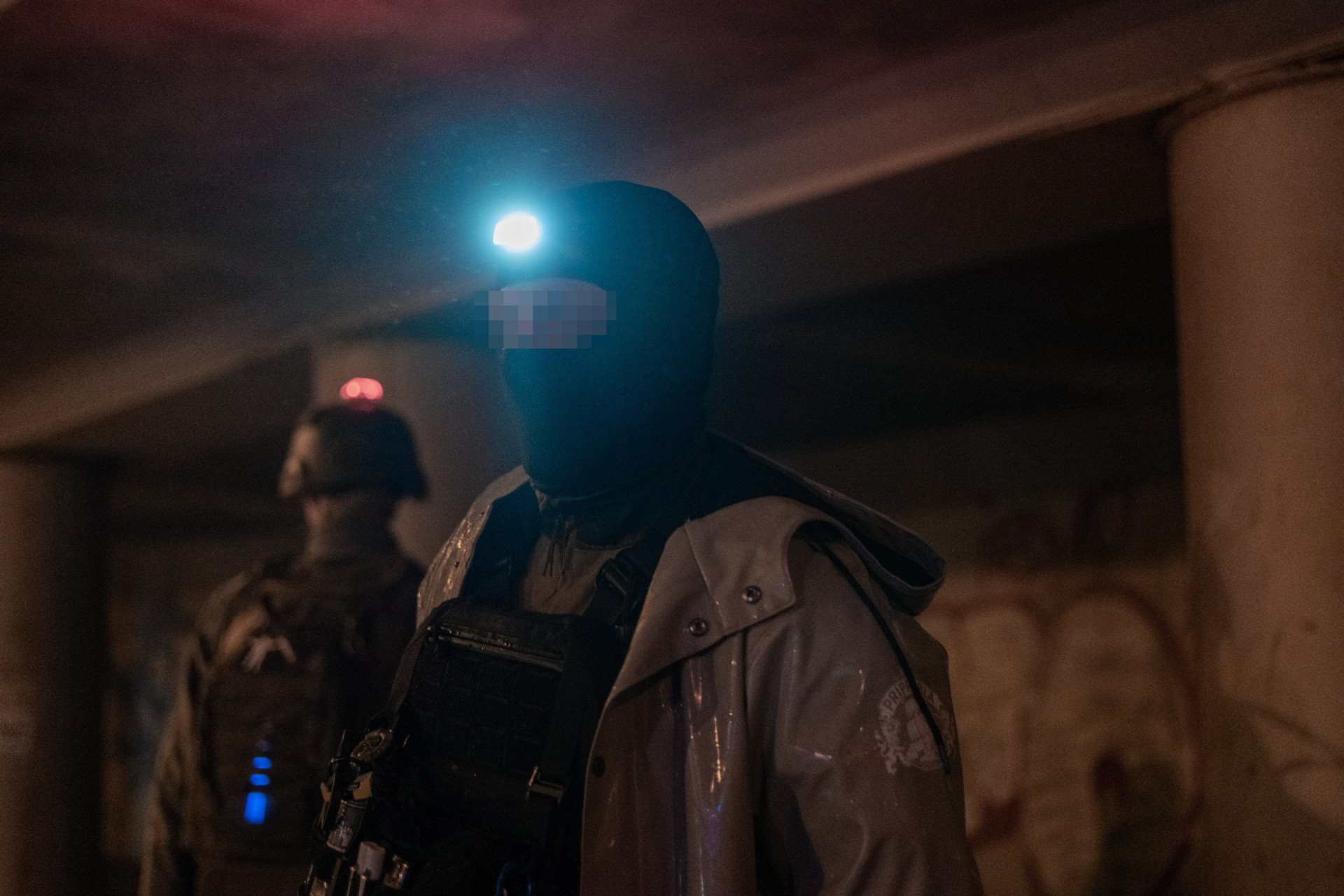 When sirens blare across Kyiv during massive Russian missile and drone attacks, Medical Crew 13’s volunteers have only seconds to react. Gearing up for deployment into targeted zones, these young first responders rush to save civilian lives while risking severe injury or death from secondary double-tap attacks. (Photo: Nikita Lisovyi / UNITED24 Media) Kyiv’s Medical Crew 13 volunteer paramedics gearing up quickly during an active air raid alarm and Russian missile attack on the capital.