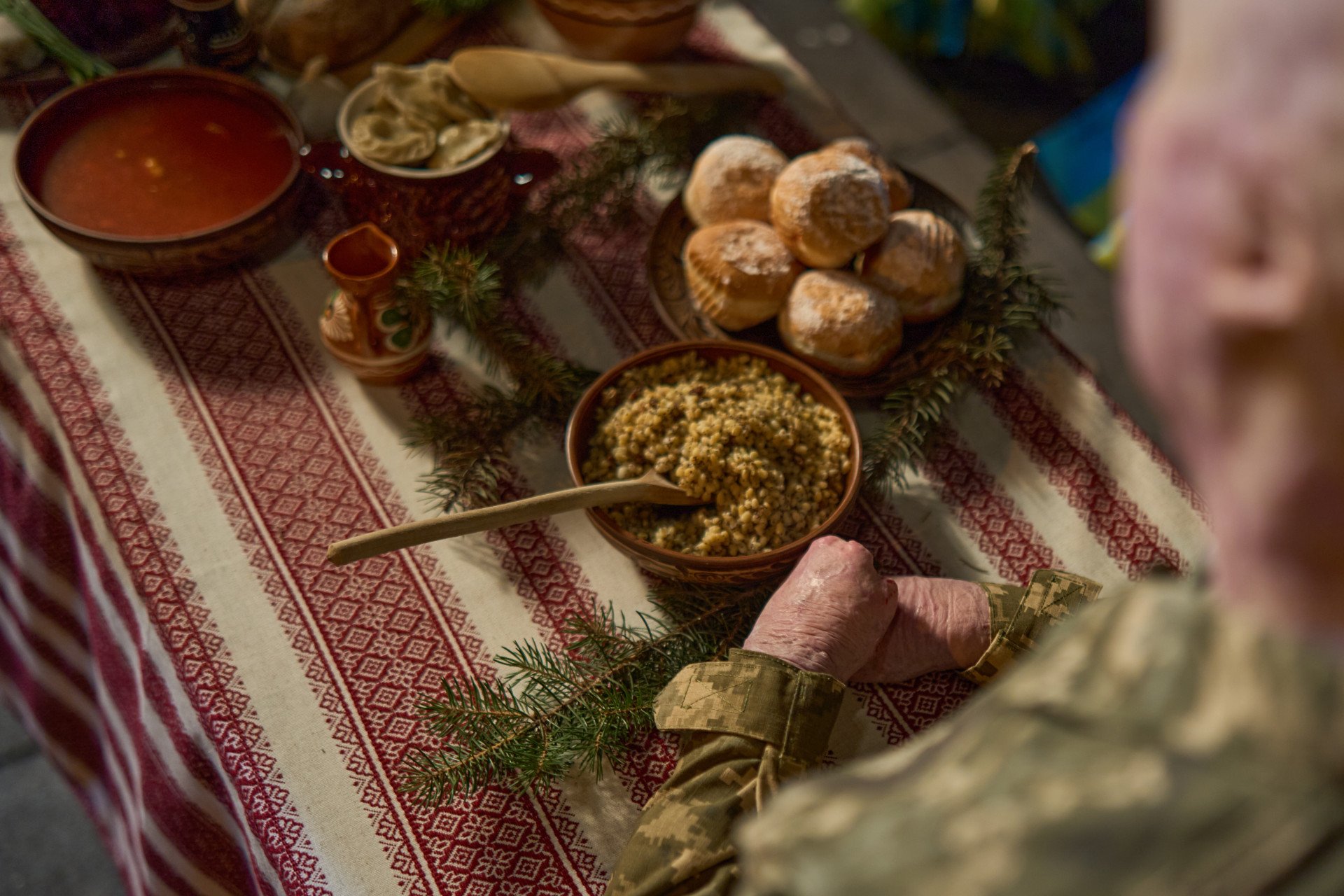The Christmas table is adorned with traditional Ukrainian dishes. On Christmas Eve, known as "Sviat Vechir" in Ukrainian, it is customary to serve 12 festive dishes. At the heart of the feast is kutia—a rich porridge made from whole wheat, rice, barley, or oats, sweetened with honey, jam, and dried fruits, symbolizing life and rebirth. Ukrainian ancestors believed that on this evening, the spirits of the departed returned to join the holiday dinner, blessing the family with their presence. (Photo: Mykyta Shandyba)