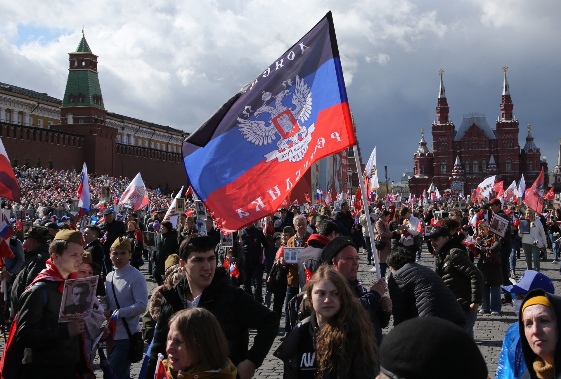 A man carry the flag of the so-called Donetsk People’s Republic, a Russian-occupied Ukrainian territory, during the Immortal Regiment march, May 9, 2022, in Moscow, Russia. (Source: Getty Images) A man carry the flag of the so-called Donetsk People’s Republic, a Russian-occupied Ukrainian territory, during the Immortal Regiment march, May 9, 2022, in Moscow, Russia. (Source: Getty Images)