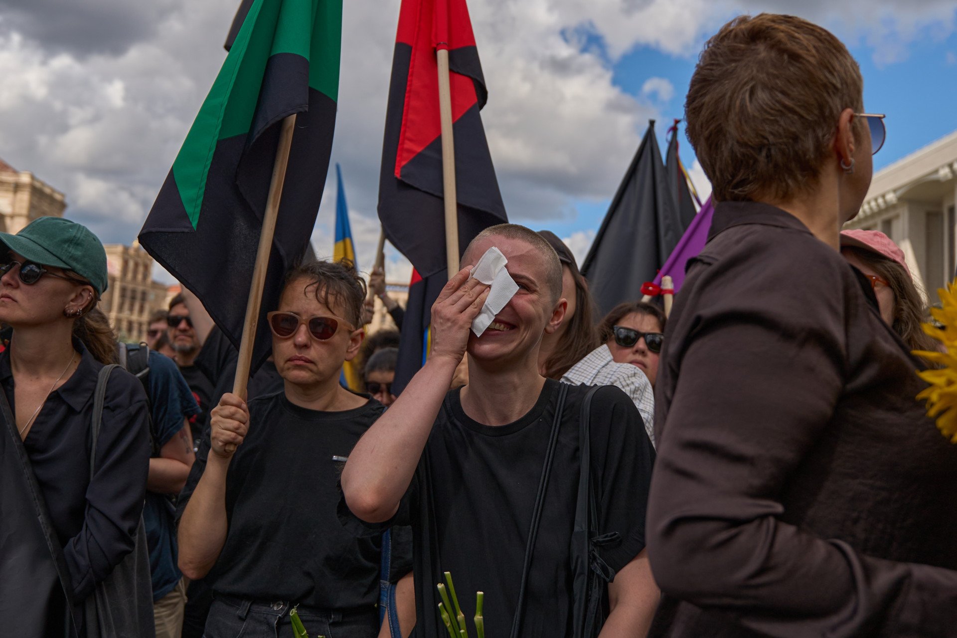 Family, friends and comrades gathered during the farewell ceremony honoring artist and serviceman David Chichkan at Kyiv’s Independence Square on August 18, 2025, Kyiv, Ukraine. Photo by Mykyta Shandyba/UNITED24 Media.