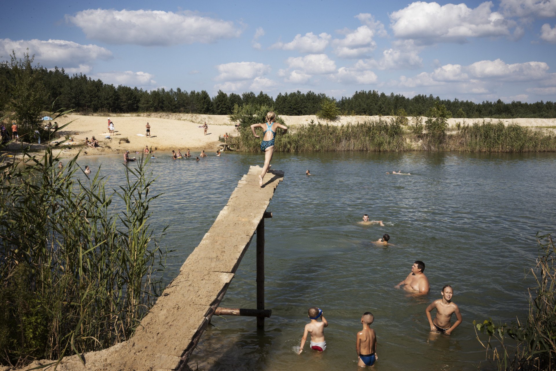 The Hrynyk’s and their extended family swim at a lake in the Poltava region, 2023.From the series 5K from the Frontline. (Image: Anastasia Taylor-Lind) The Hrynyk’s and their extended family swim at a lake in the Poltava region, 2023.From the series 5K from the Frontline. (Image: Anastasia Taylor-Lind)