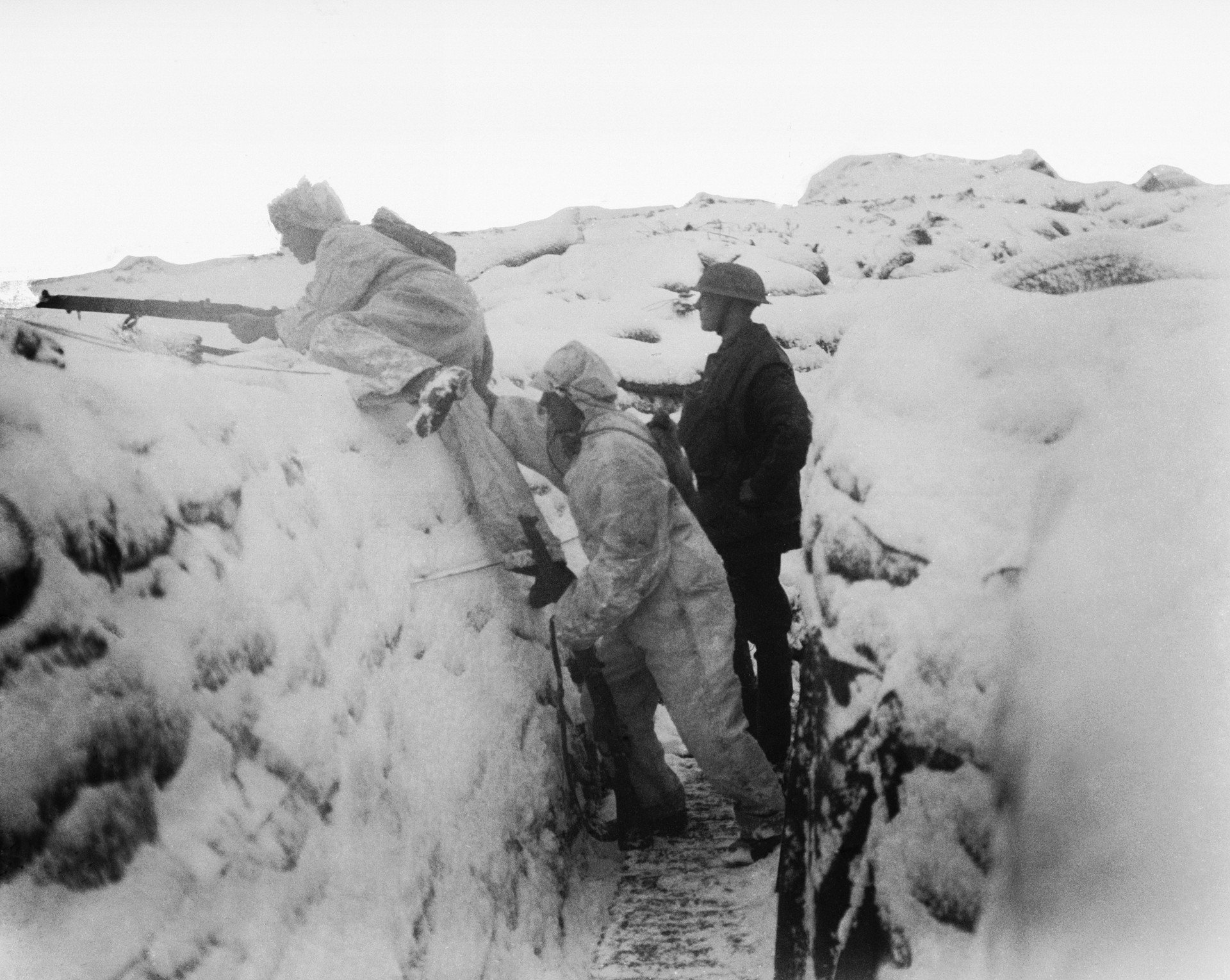 Two British soldiers of the 12th East Yorkshires, 31st Division, wearing snow suits leave a snow-covered trench for a daylight patrol in the Arleux sector, France, January 9, 1918. (Photo: 2nd Lt. T K Aitken/Imperial War Museums via Getty Images) Snow camo in world war I?