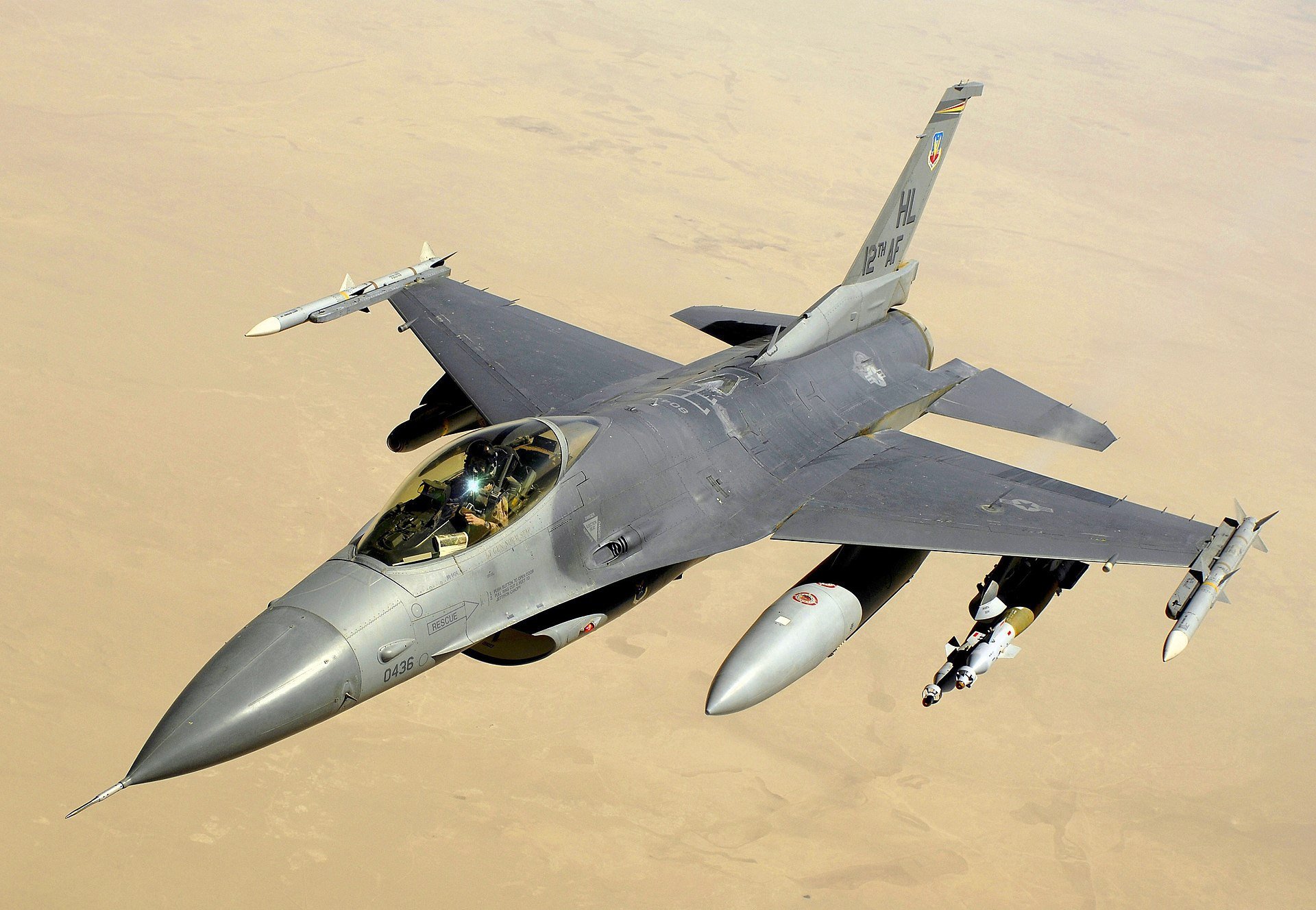 f-16 fighter jet