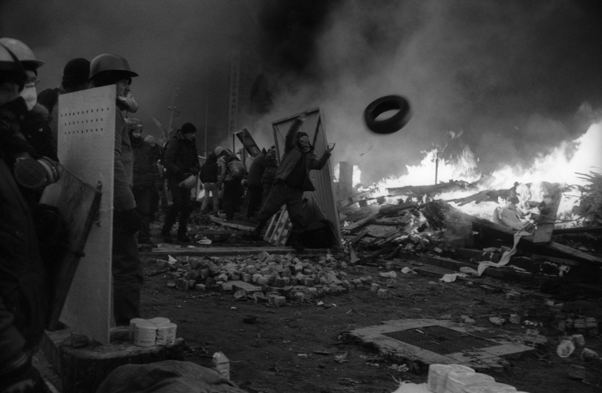 A fiery barricade on Maidan Nezalezhnosti. Kyiv, February 19, 2014. Photo: Oleksandr Glyadelov