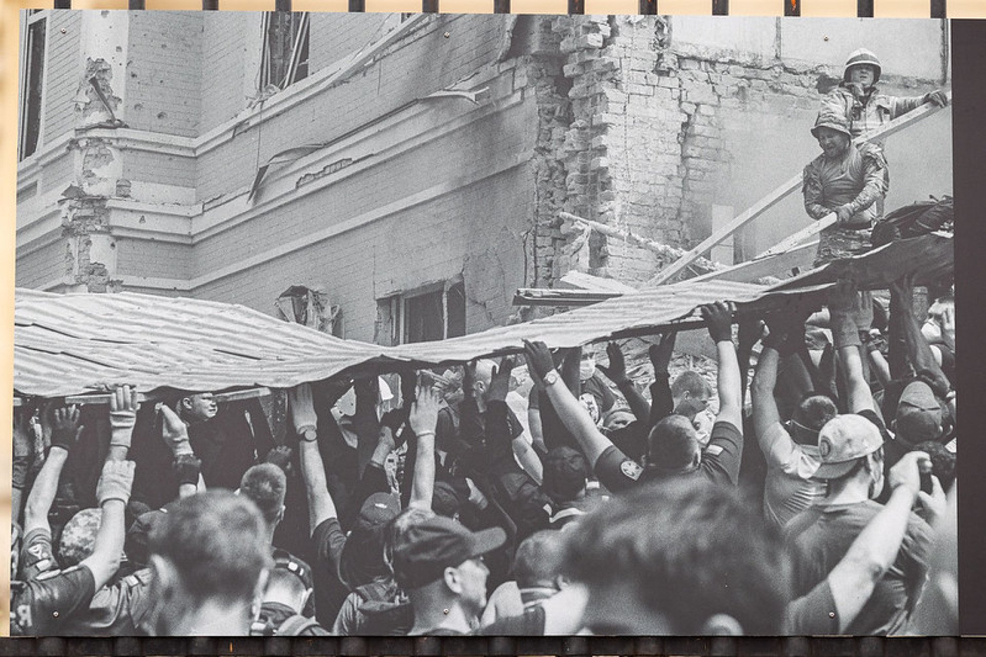 Oleksandr Glyadyelov Brings Ukraine’s Story of Loss and Resistance to the Gates of Paris