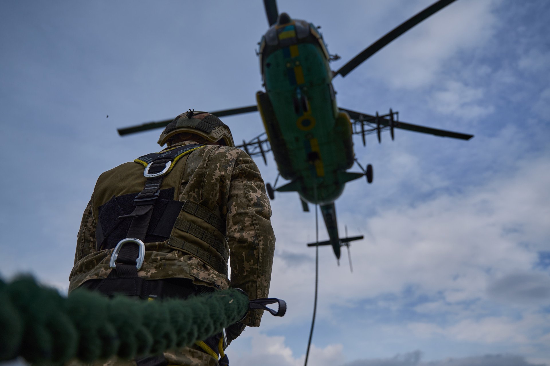 Ukraine’s Rescue Parachute Team Training in Action, in Photos