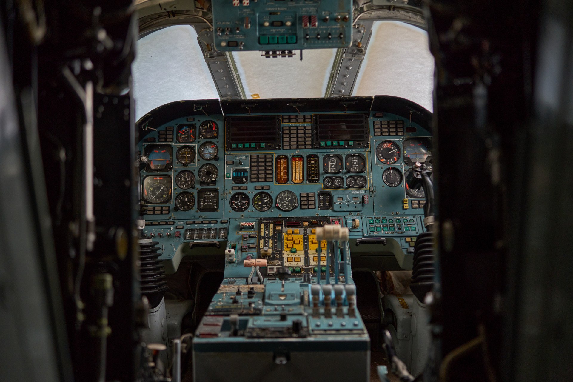 The cockpit of Tu-160 “White Swan” aircraft. It was the newest bomber produced in the Soviet Union before the collapse. Source: UNITED24 Media. The cockpit of Tu-160 “White Swan” aircraft. It was the newest bomber produced in the Soviet Union before the collapse. Source: UNITED24 Media.