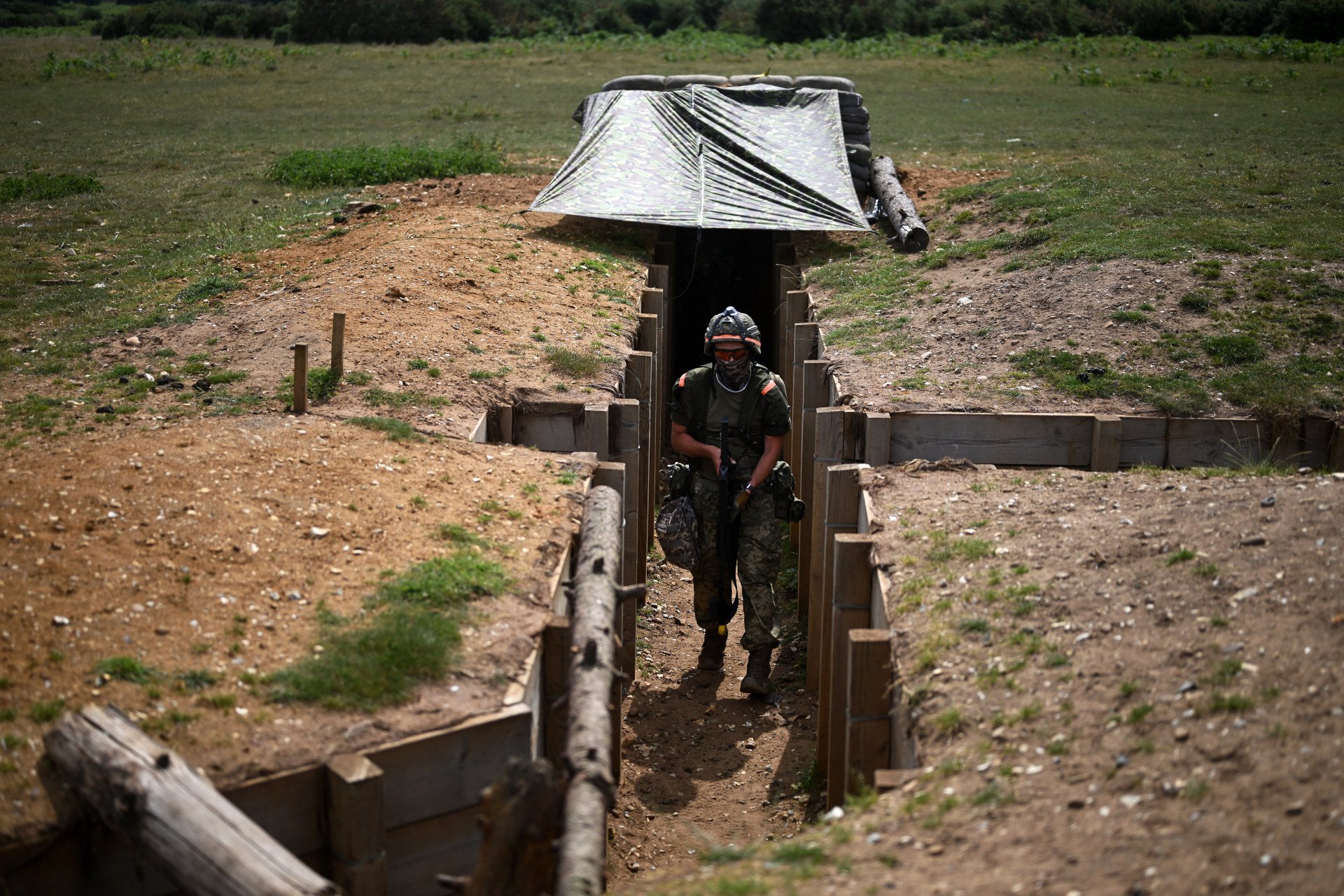 Ukrainian soldiers take part in a training excercise operated by Britain's armed forces as part of the Interflex programme, in eastern England, on June 17, 2025. (Photo by Justin Tallis via Getty Images)