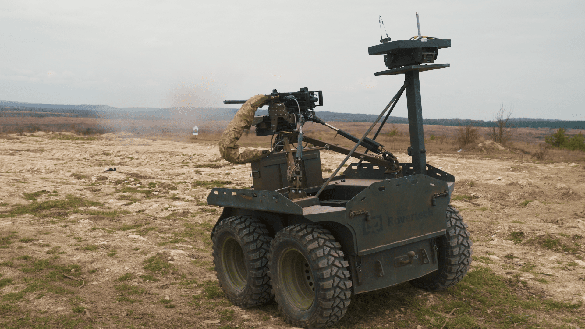Ukrainian ground robots ZMIY DROID 12.7 UGV is equipped with a Browning machine gun