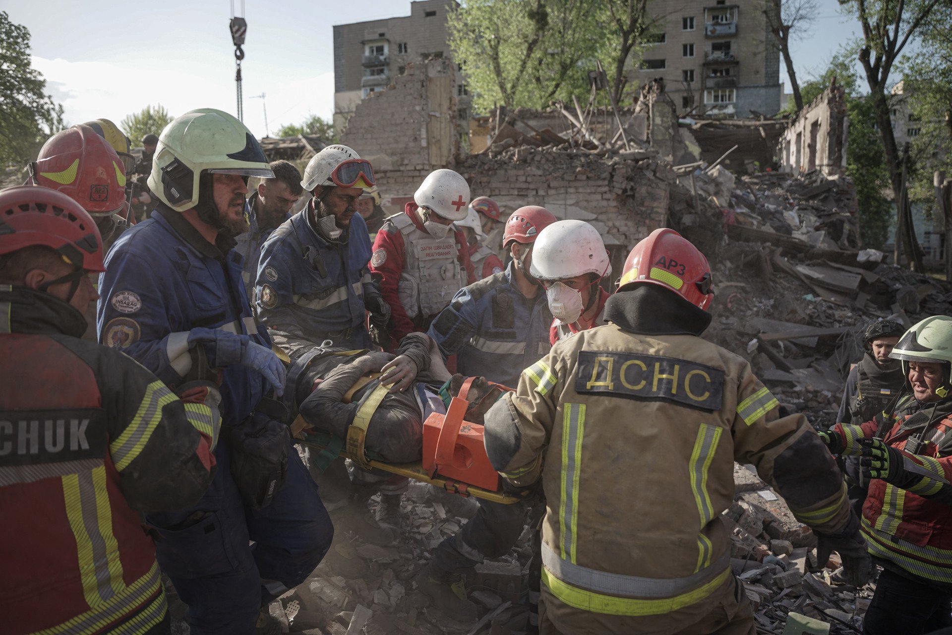 Morning of Russia’s deadliest strike on Kyiv in 2025. Exhausted yet resilient, State Emergency Service workers continue their efforts until the last person is recovered from the rubble. (Photo: Pavlo Petrov @petrovp.photo)