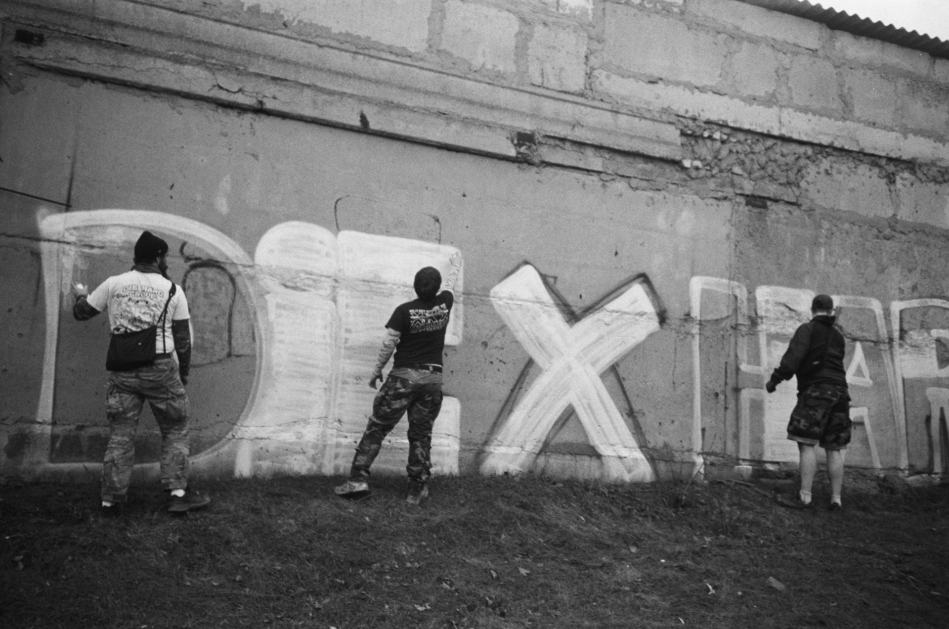 Este reportaje sigue ocho días en el frente con «Illich» y «Jerry», operadores de aviones no tripulados del 5º Batallón Azov y miembros del Die Hard Group, una comunidad militante straight edge (sobria) que se mantiene sobria, incluso en la guerra. (Foto: Conall Kearney)