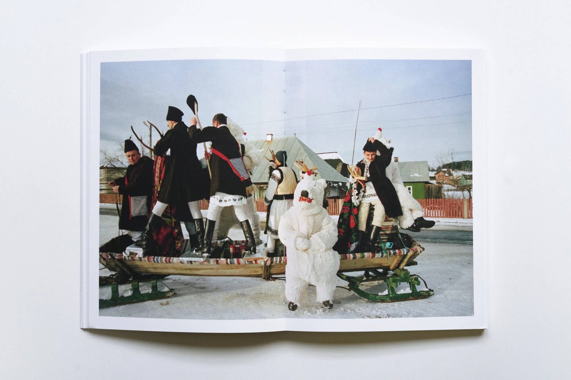 Malanka de Yelena Yemchuk, Edición Patrick Frey, preseleccionada para el Premio al Libro de Autor Rencontres d’Arles 2024, publicada en 2024. (Imagen: Edición Patrick Frey)