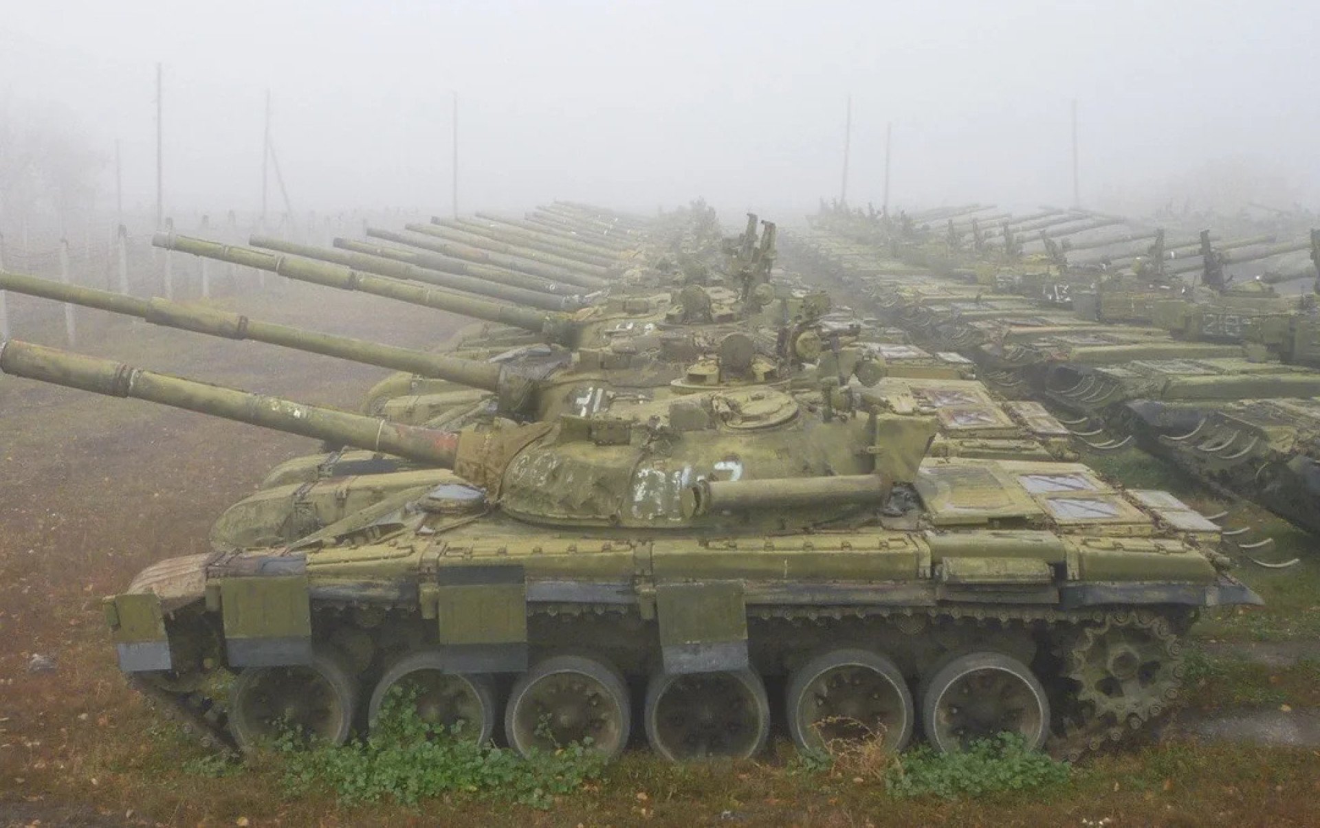 T-72 Urals and T-72K(Command variant of T-72 Ural) in Russian storage, 2010's. (Source: Reddit/T-90AK)