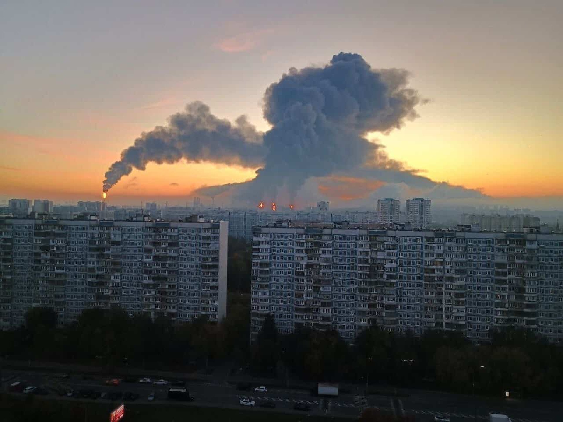 Ucrania ataca con misiles y drones la refinería de petróleo de Moscú y el parque logístico Sofyino Ucrania ataca con misiles y drones la refinería de petróleo de Moscú y el parque logístico Sofyino