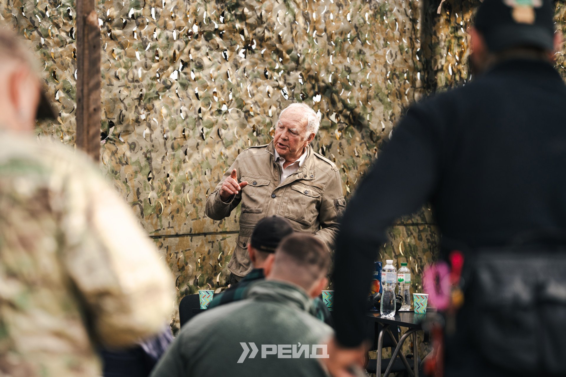 Grahame Wilson, Zimbabwean Special Air Service (SAS) commander, addressing Ukrainian troops. (Source: Raid)
