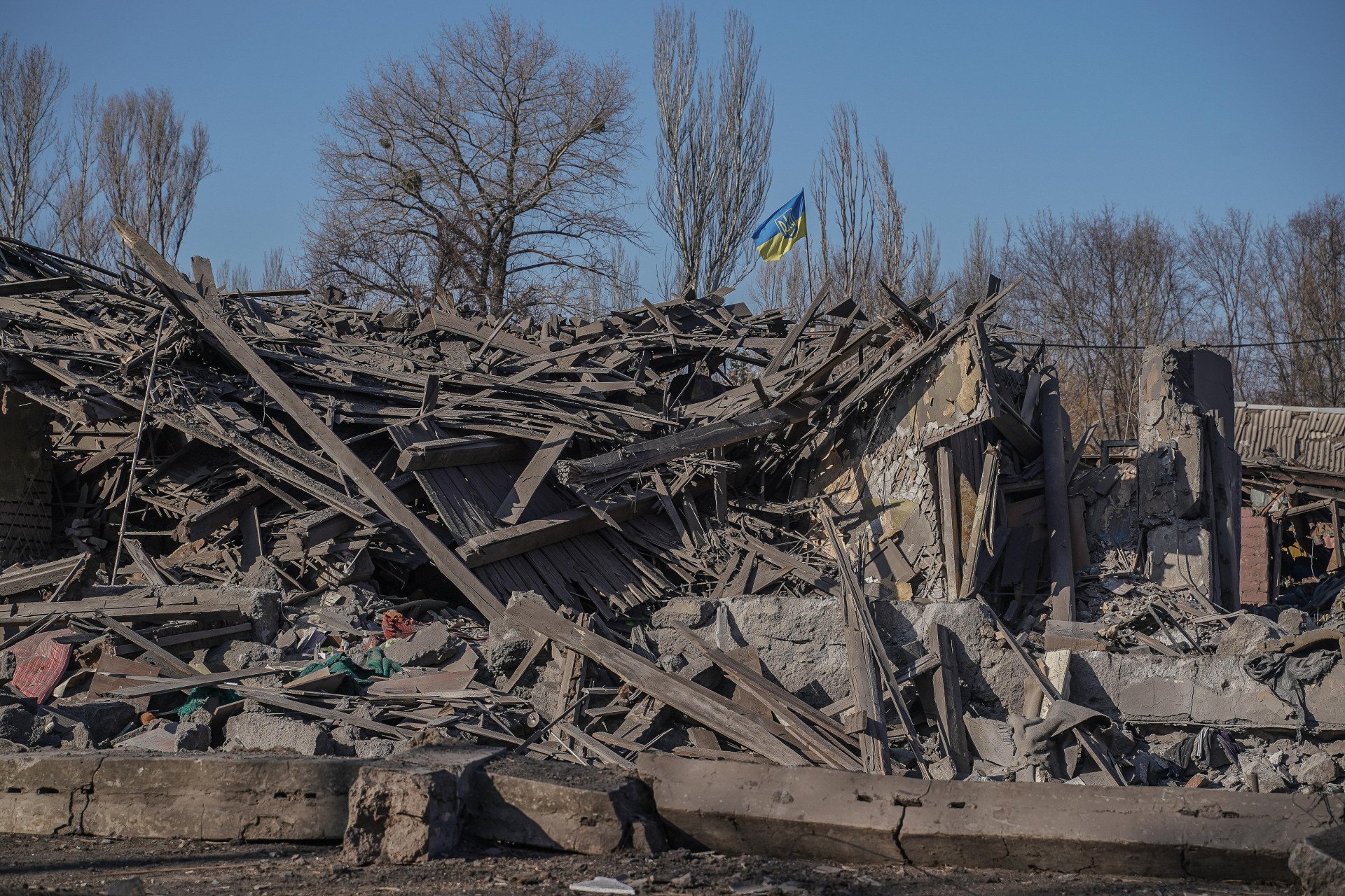 On February 9, the Russian army dropped a 500-kilogram bomb on a residential area in the old part of Kramatorsk. The air strike killed a 52-year-old man and injured twelve others. At least seven private houses, a medical facility, and cars parked nearby were destroyed. Photo by Yevhen Vasyliev