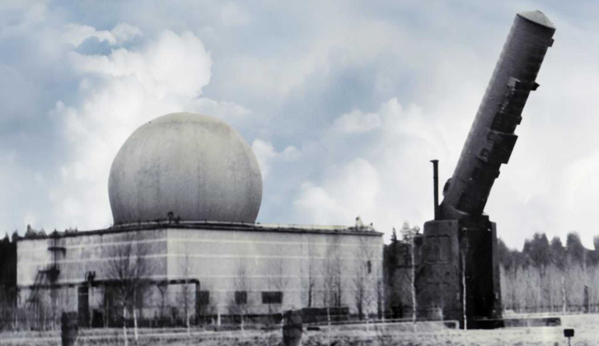 Don-2N radar station, the central component of Moscow’s A-135 missile defense system, alongside a silo launcher for interceptor missiles. (Source: Russian Ministry of Defense) Don-2N radar station, the central component of Moscow’s A-135 missile defense system, alongside a silo launcher for interceptor missiles. (Source: Russian Ministry of Defense)