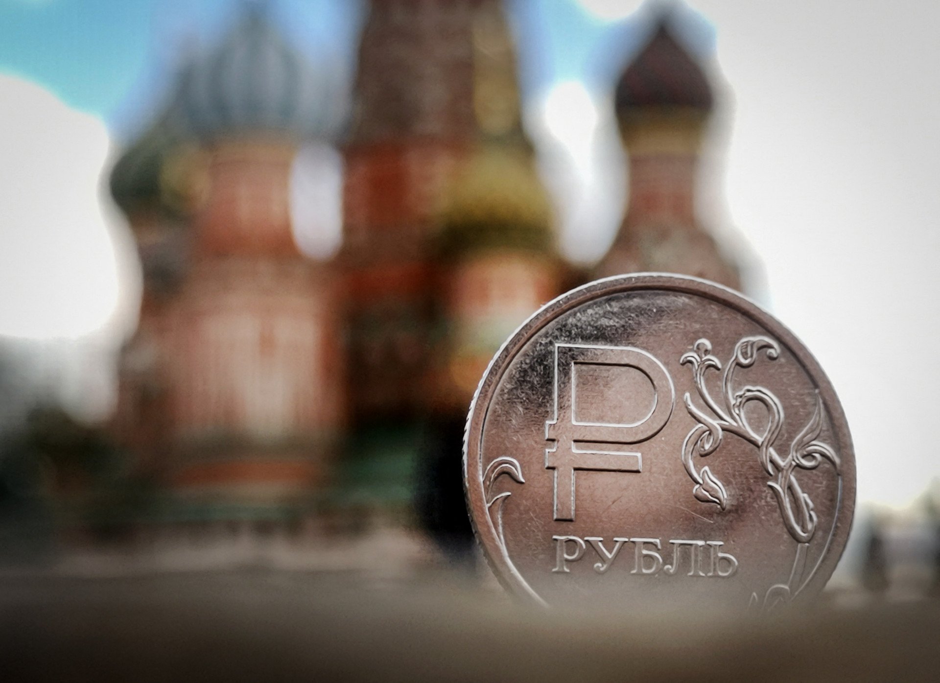 No One Believes in the Russian Economy. Not Even Russians No One Believes in the Russian Economy. Not Even Russians