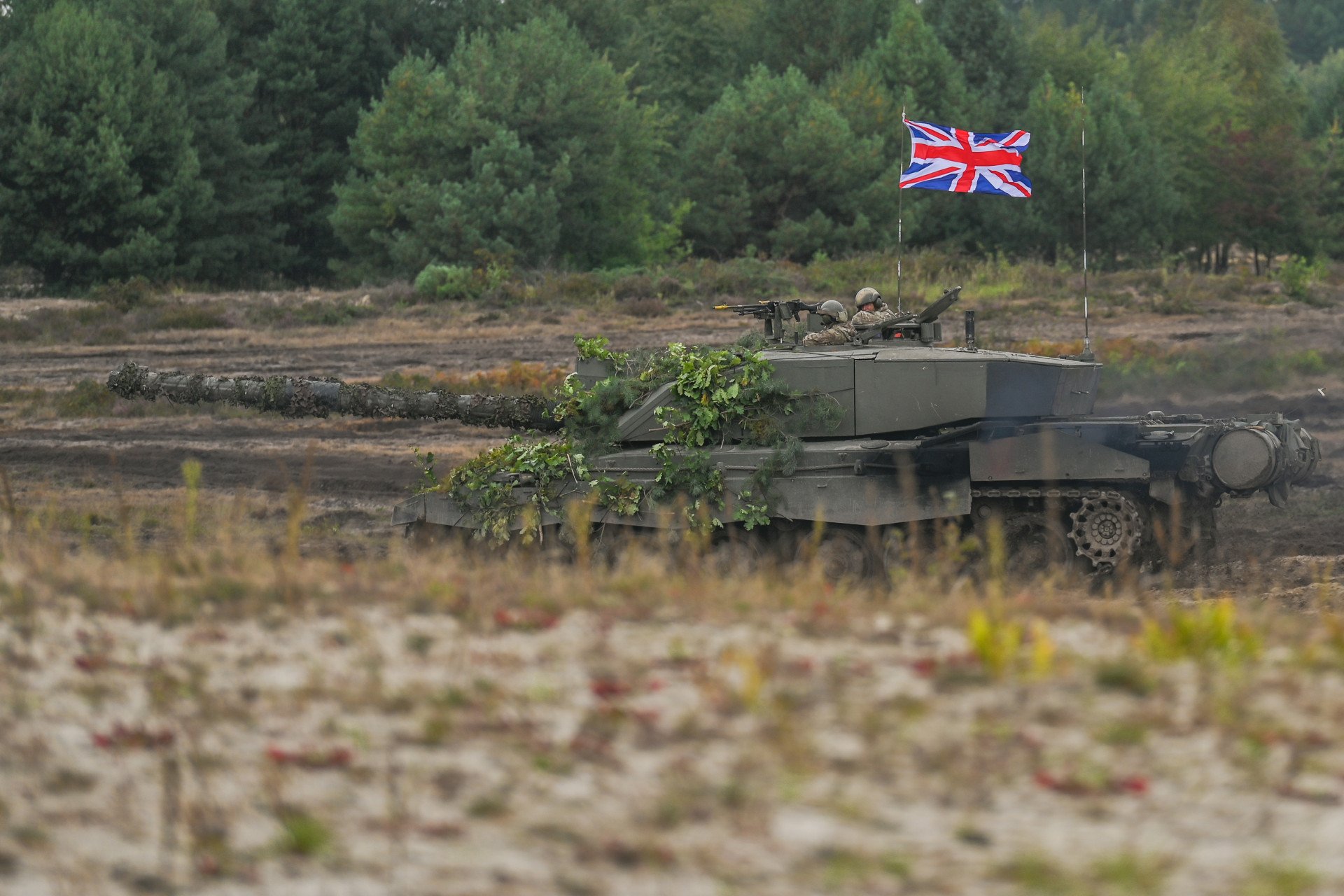 Russia’s Weapons Chief Calls Challenger 2 a “Cooking Pot,” Says T-90M Outperforms Abrams and Leopard Russia’s Weapons Chief Calls Challenger 2 a “Cooking Pot,” Says T-90M Outperforms Abrams and Leopard