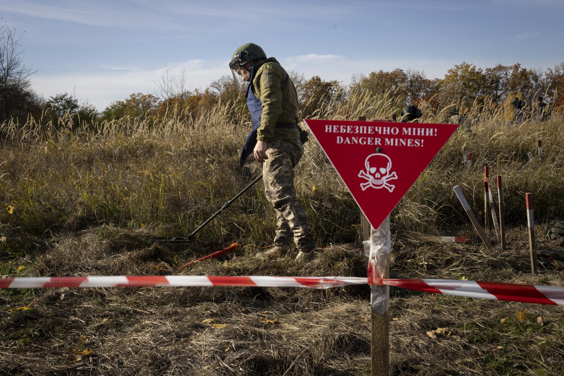 Canadians Help Ukrainians Win the War Against Russia’s Landmines Canadians Help Ukrainians Win the War Against Russia’s Landmines