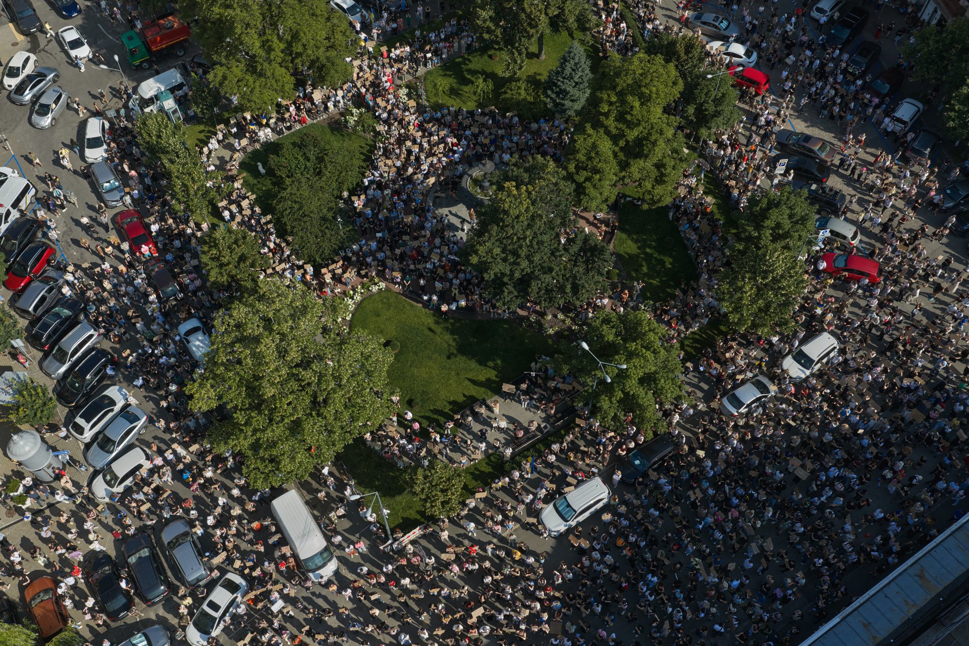 An aerial view shows thousands gathered in Kyiv’s Ivan Franko Square, where demonstrators called for Mykhailo Fedorov to remain defense minister during nationwide protests over the government’s cabinet reshuffle. Photo: Mykyta Shandyba/UNITED24 Media An aerial view shows thousands gathered in Kyiv’s Ivan Franko Square, where demonstrators called for Mykhailo Fedorov to remain defense minister during nationwide protests over the government’s cabinet reshuffle. Photo: Mykyta Shandyba/UNITED24 Media