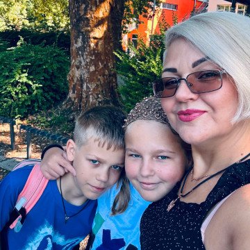 Maryna with her children, Myroslav and Solomiia. (Source: Maryna's personal archive)
